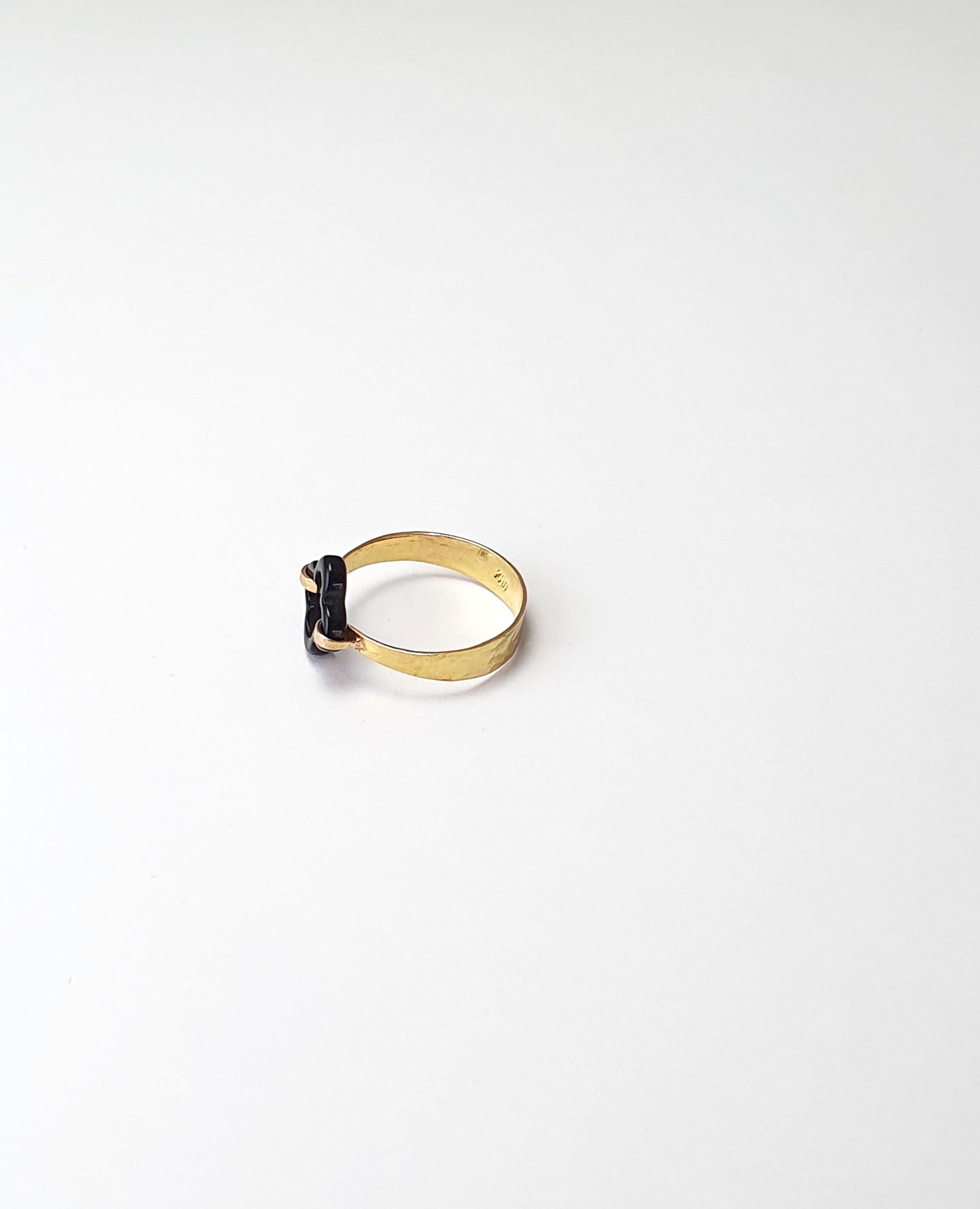 Cabochon 18 Karat Yellow Gold Black Onyx Ring For Sale