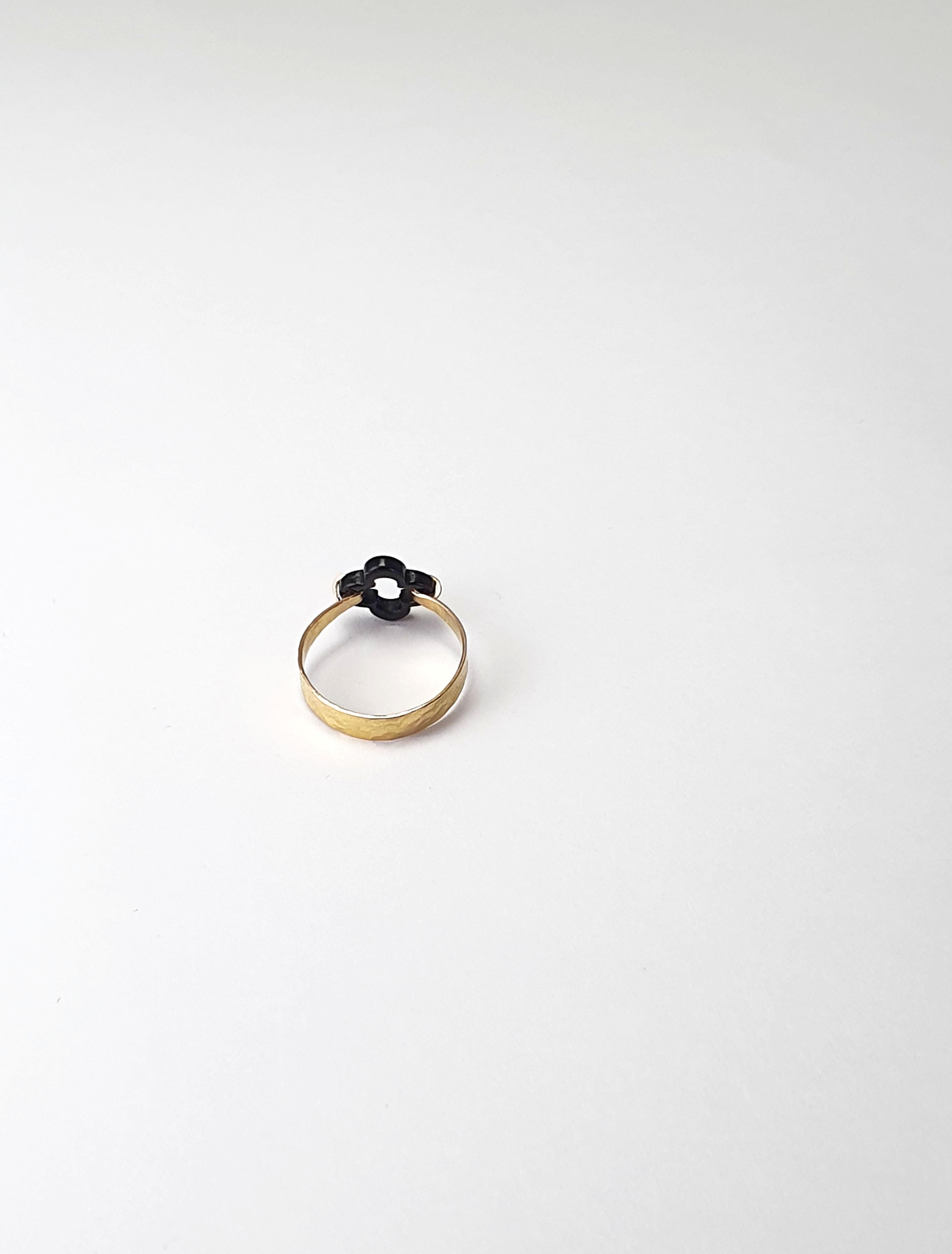 18 Karat Yellow Gold Black Onyx Ring In New Condition For Sale In София, BG