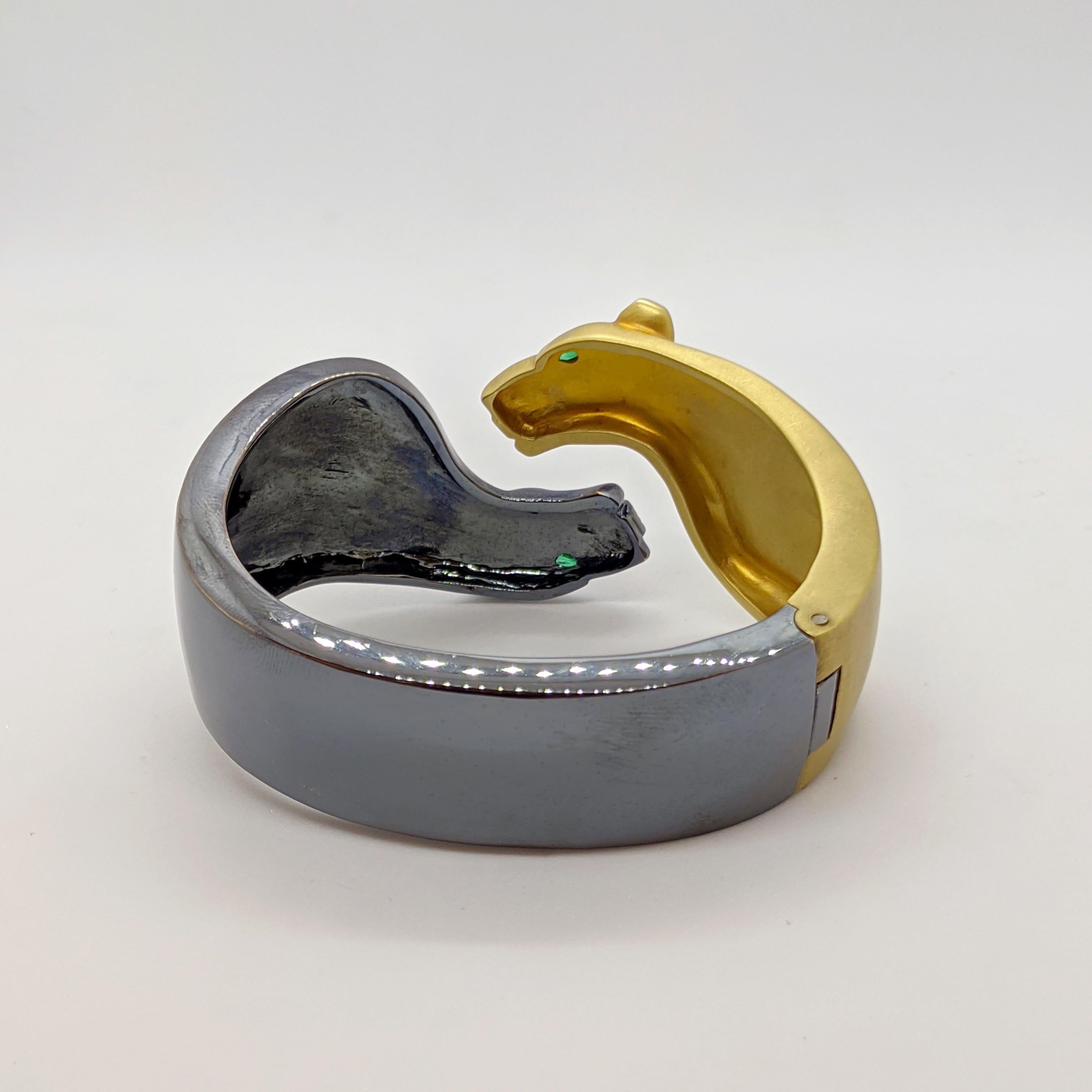 Bracelet manchette deux panthères en or jaune 18 carats et argent sterling noirci Neuf - En vente à New York, NY