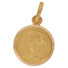 Pendentif médaillon Blessed Mary Our Lady of Sorrow en or jaune 18 carats