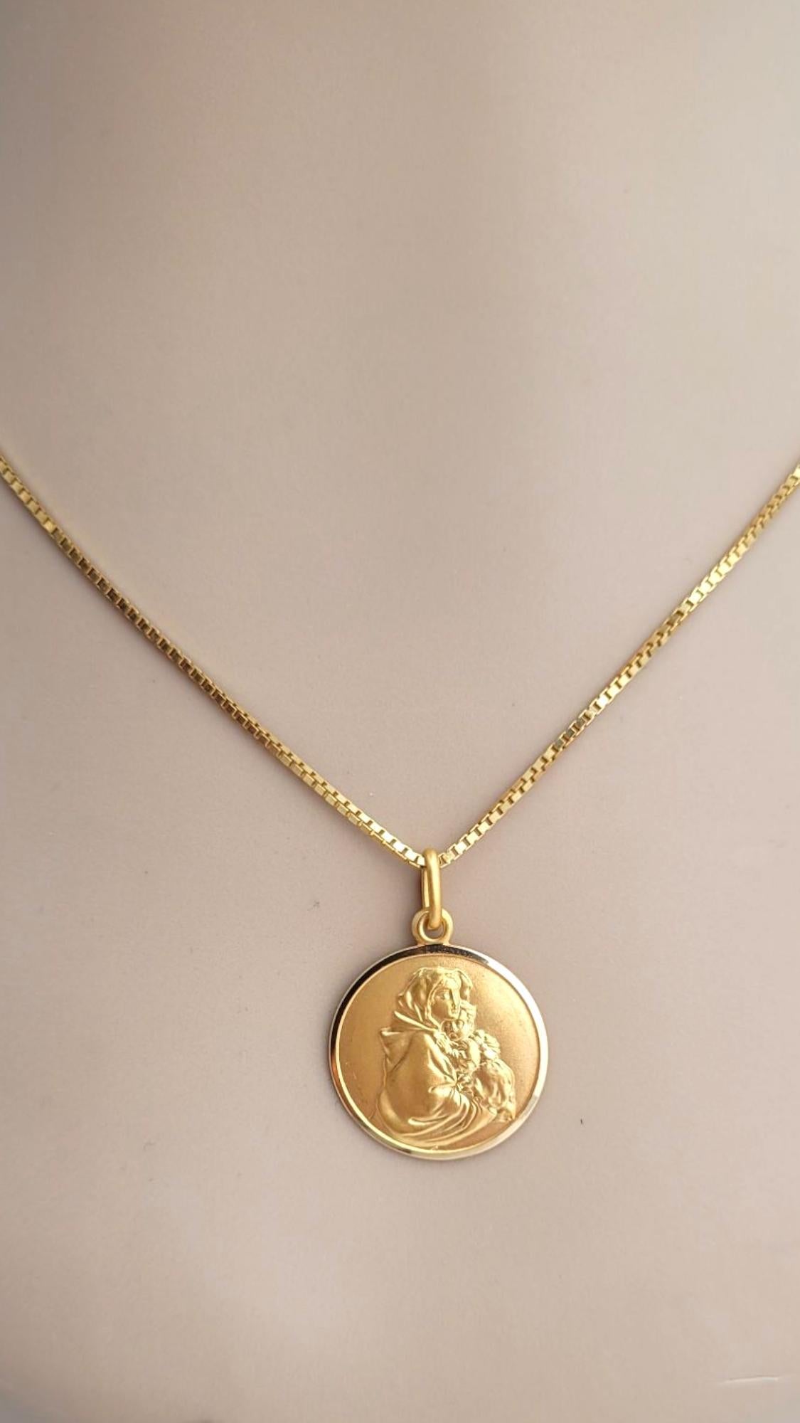 18 Karat Yellow Gold Blessed Mother and Baby Jesus Pendant #21983 For Sale 1