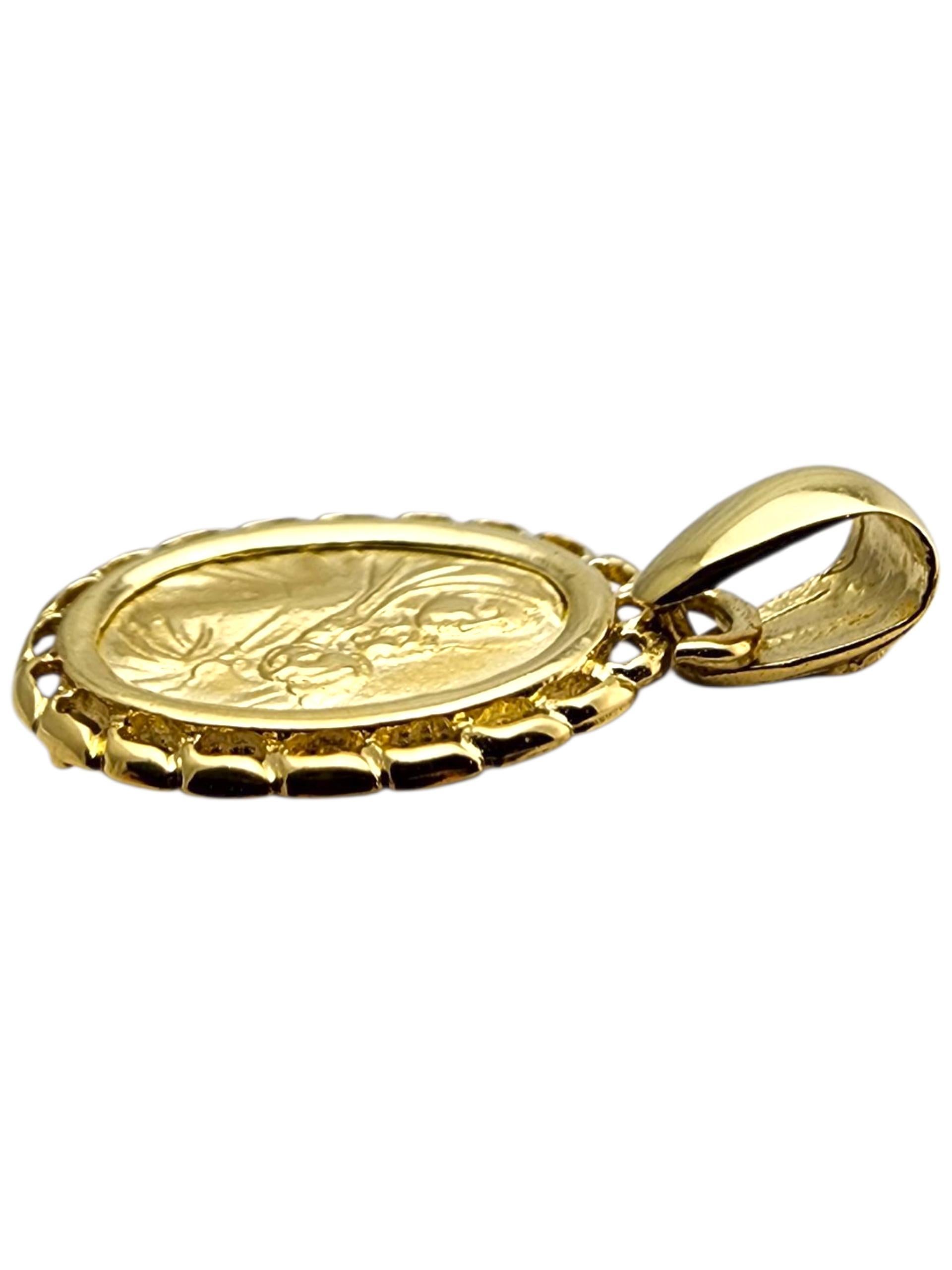 Pendentif en or jaune 18 carats représentant la Sainte Mère et l'Enfant Jésus #23691 en vente 4