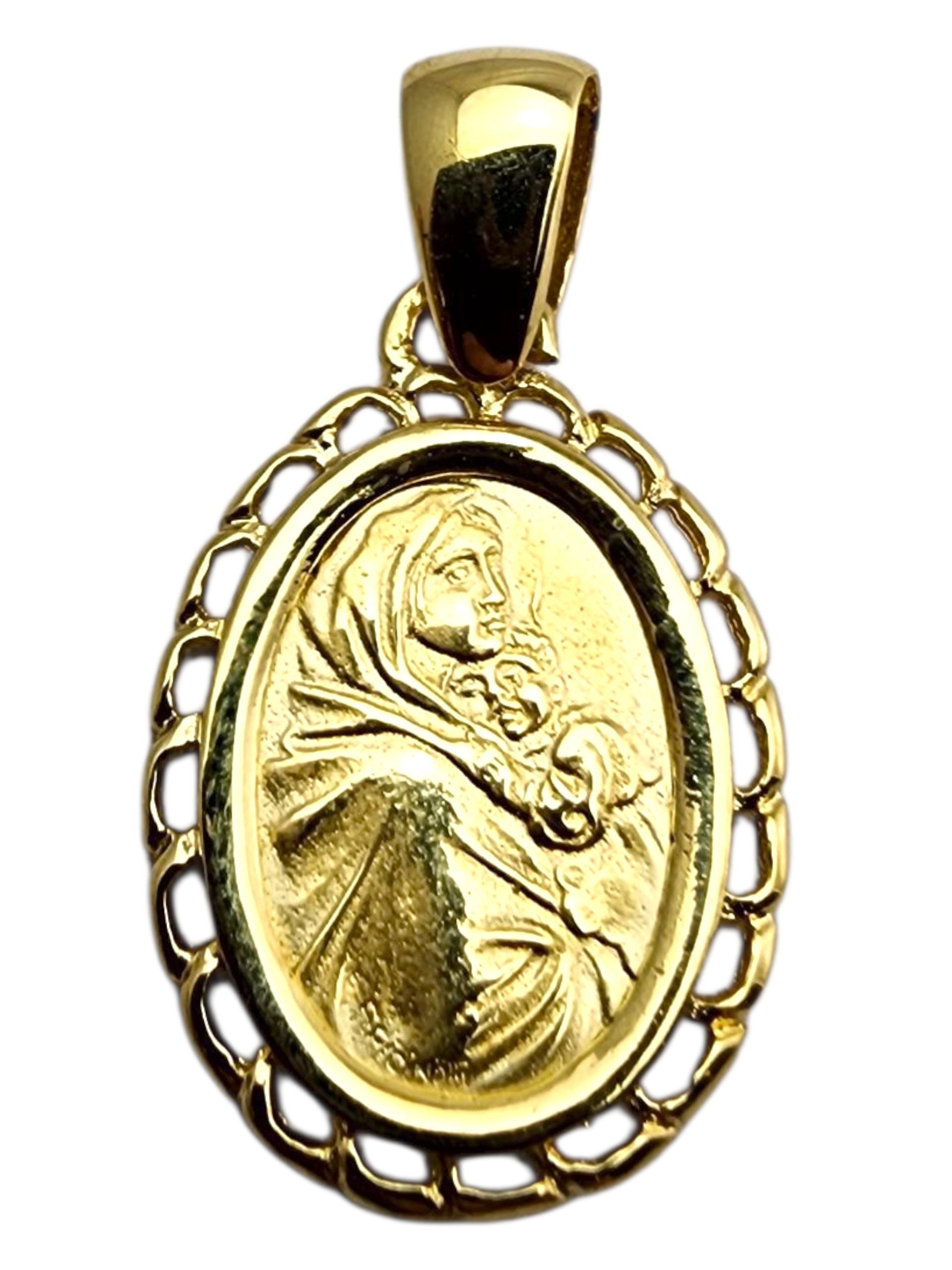 Pendentif en or jaune 18 carats représentant la Sainte Mère et l'Enfant Jésus #23691