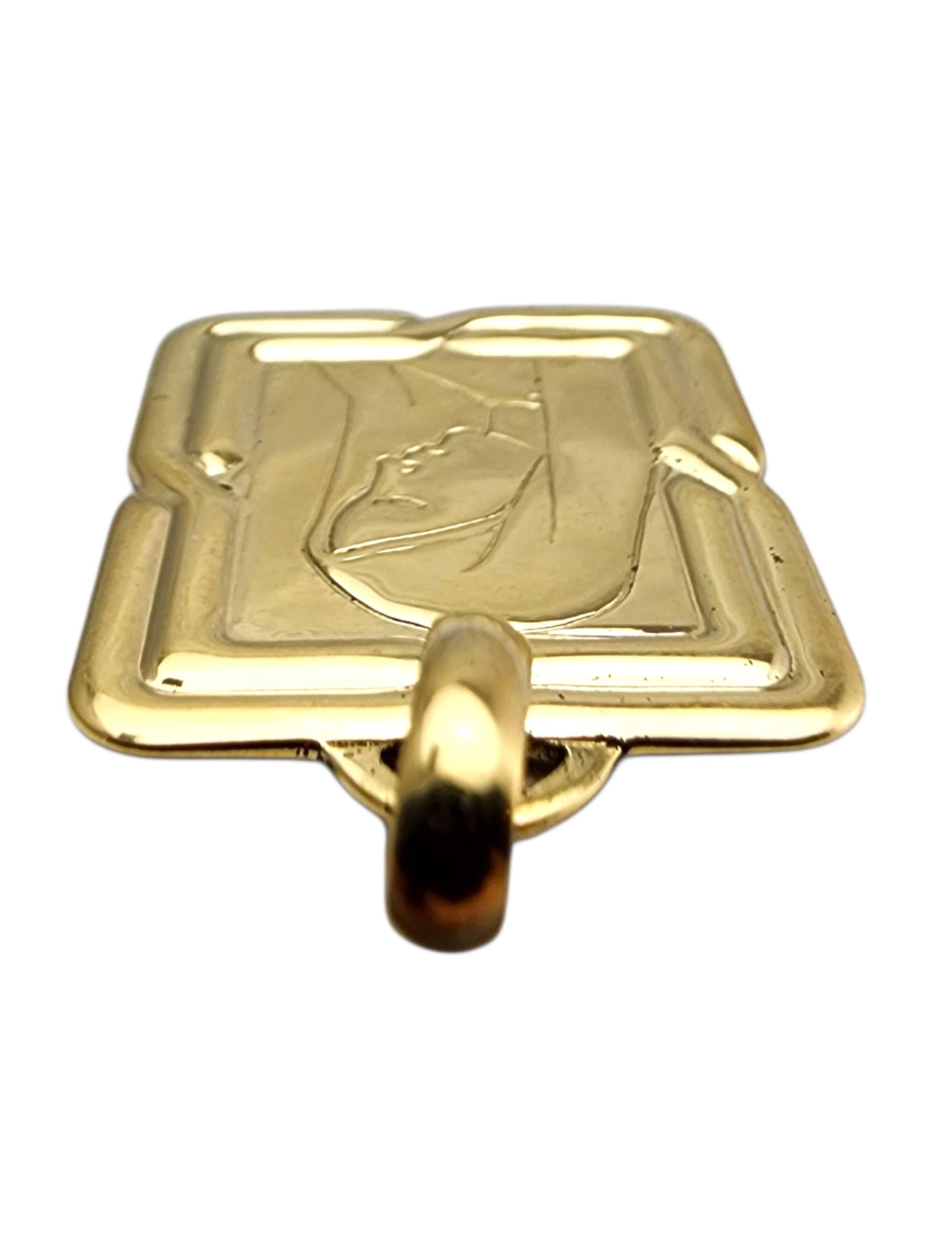 Contemporain Pendentif Sainte Mère en or jaune 18 carats #23674 en vente