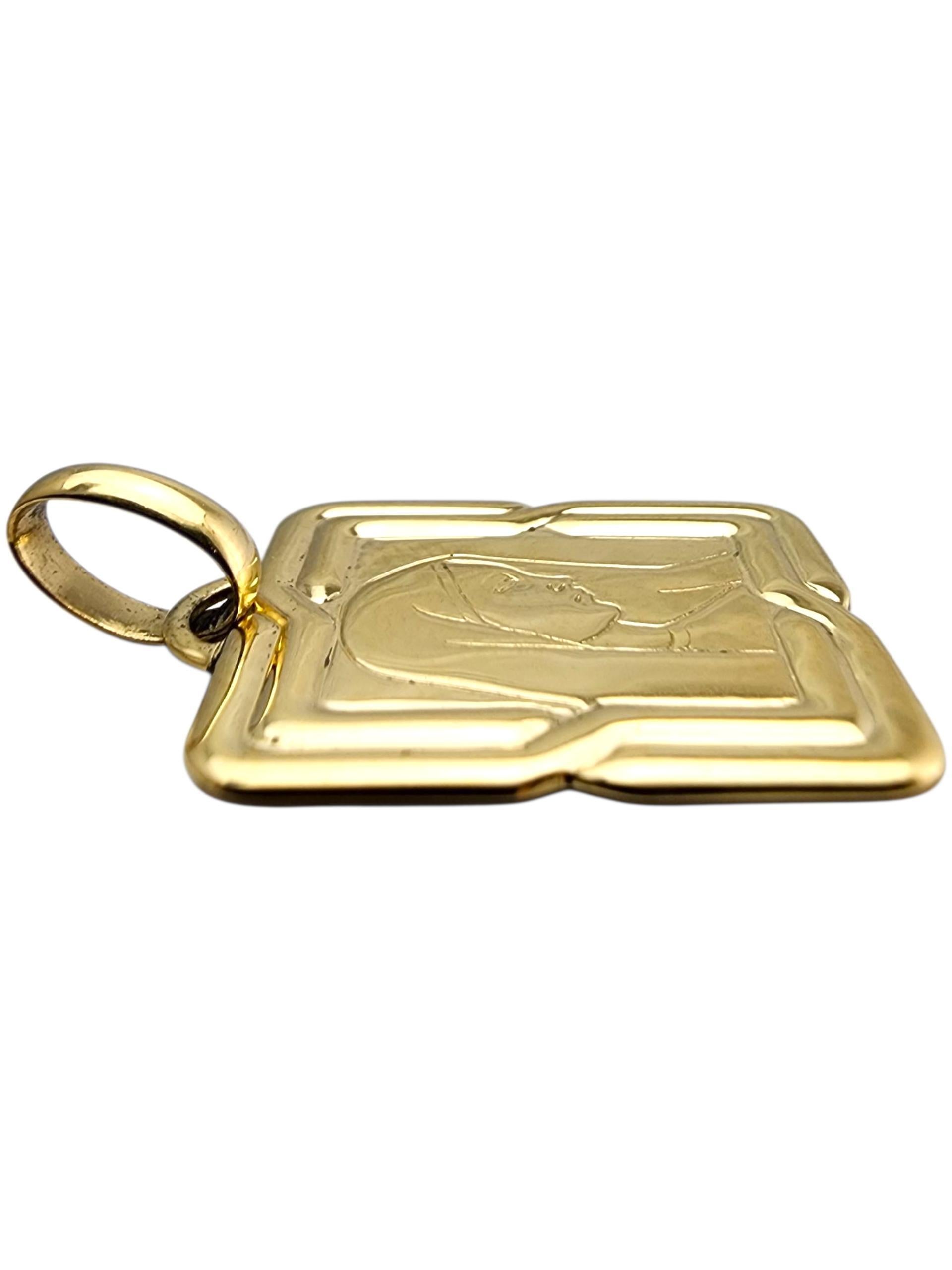 Pendentif Sainte Mère en or jaune 18 carats #23674 en vente 3