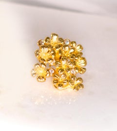 18 Karat Yellow Gold Blossom Brooch with Diamonds and Heart Cut Rubellite