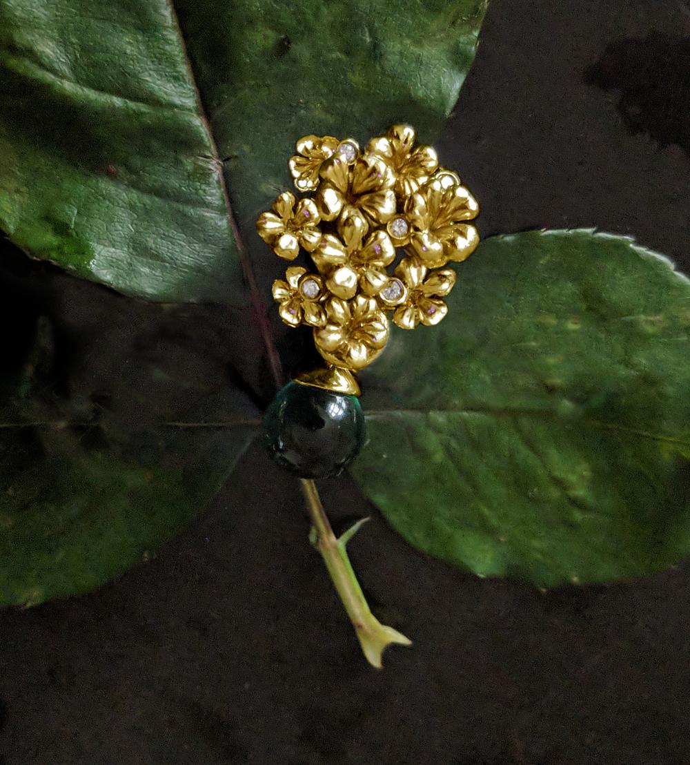 18 Karat Yellow Gold Blossom Brooch with Diamonds and Heart Cut Rubellite In New Condition For Sale In Berlin, DE