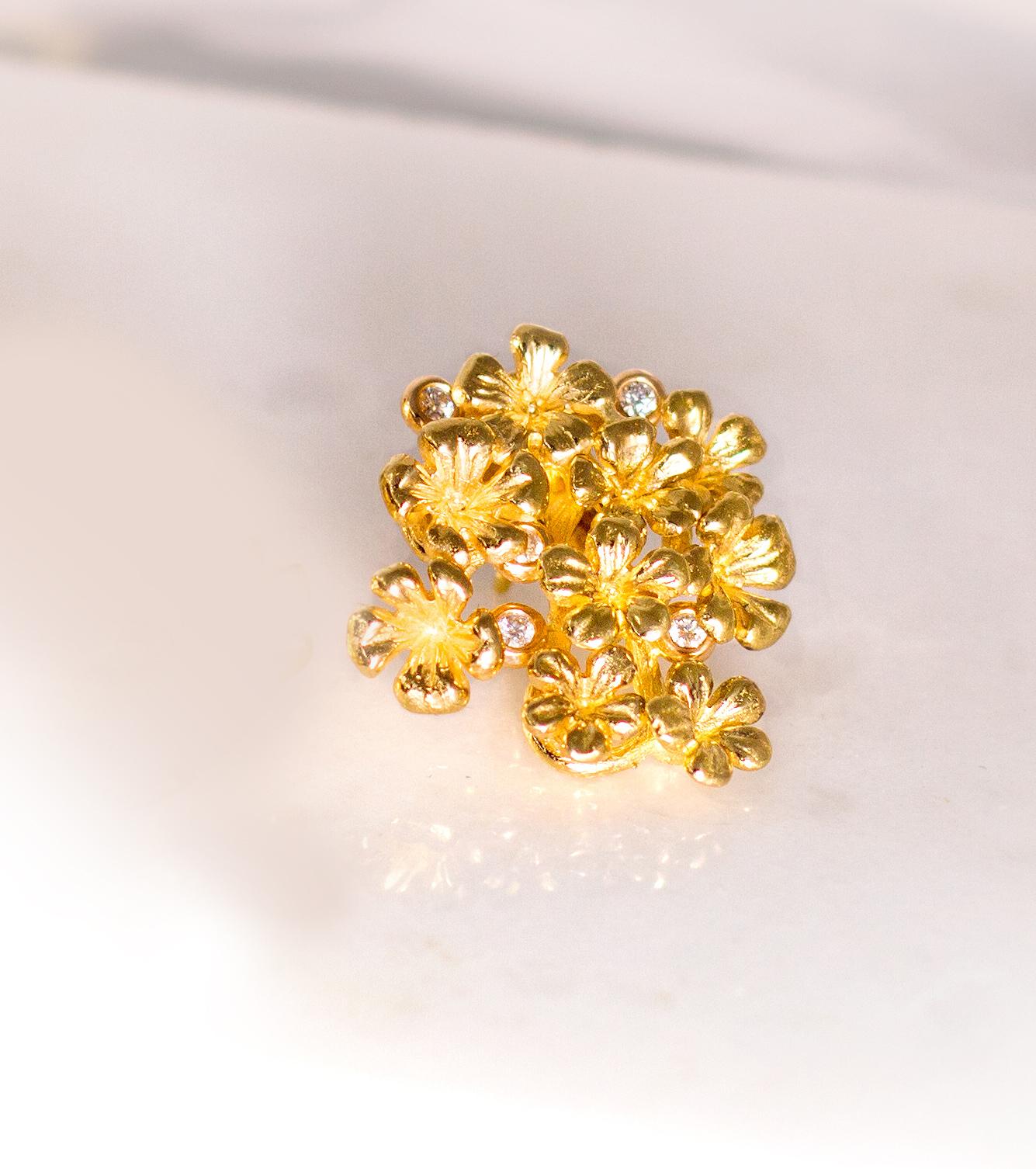 Round Cut 18 Karat Yellow Gold Blossom Contemporary Necklace with Diamonds and Tourmaline For Sale