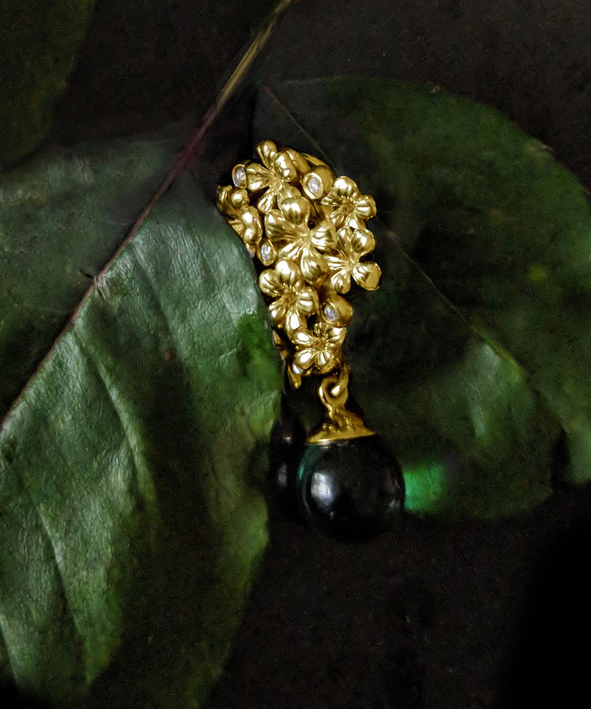 This Plum Blossom modern style brooch is in 18 karat yellow gold, with detachable green cabochon treated amber drop and 5 round diamonds. This collection was featured in Vogue UA review. We use top natural diamonds VS, F-G, we work with german gems