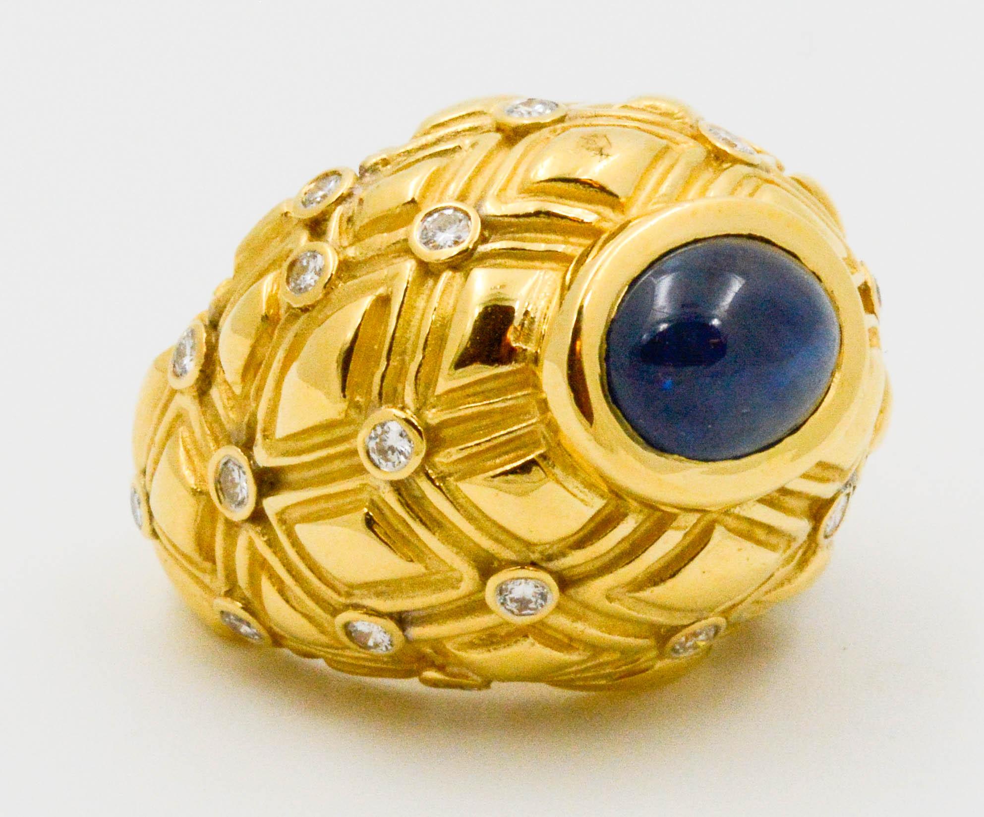 18 Karat Yellow Gold Blue Cabochon Sapphire Ring In Excellent Condition In Dallas, TX