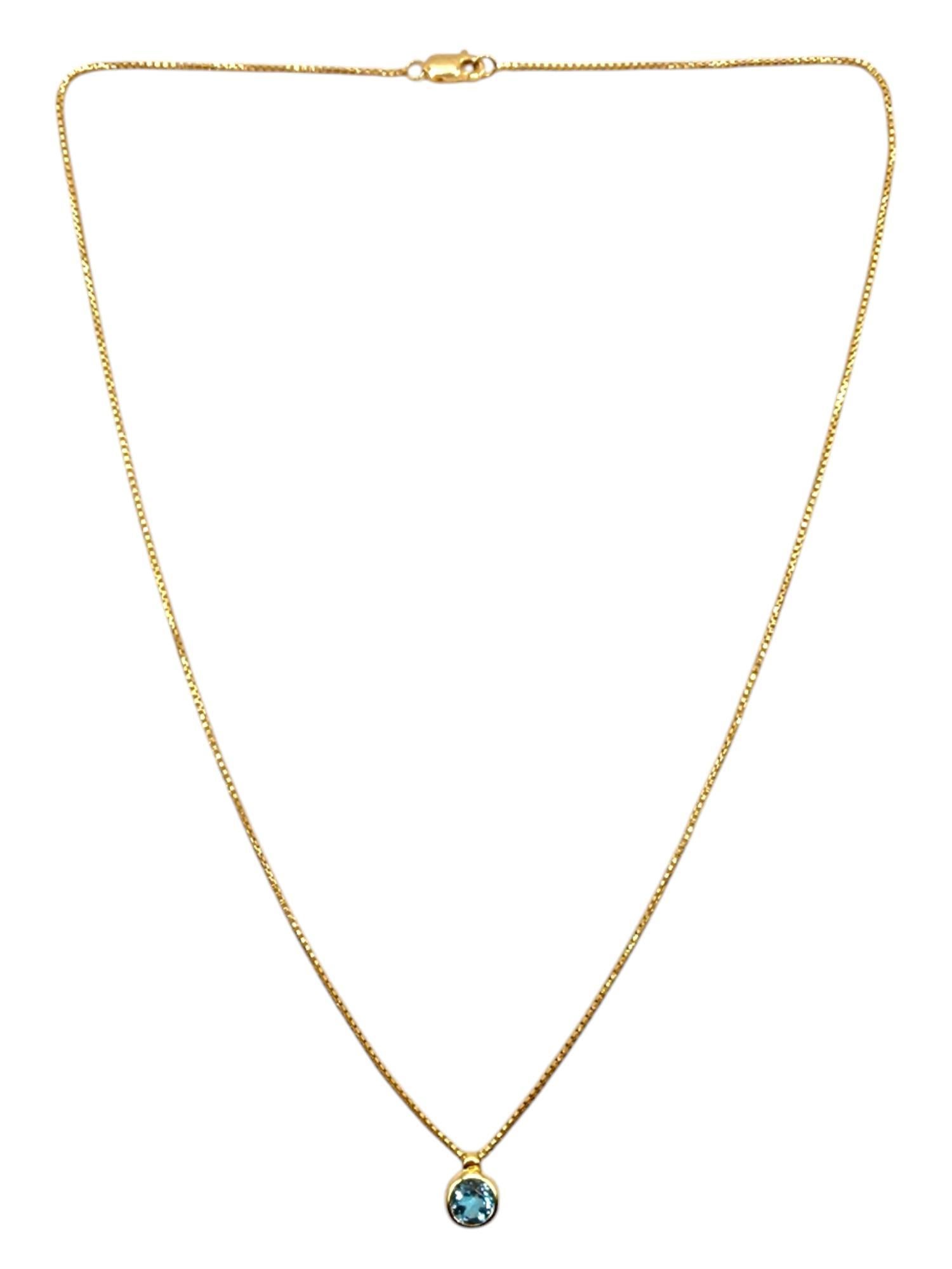 18 Karat Gelbgold Blau Facettierter Stein Halskette

Diese wunderschöne Halskette ist mit einem wunderschönen blauen facettierten Stein an einer Kette aus 18 Karat Gelbgold versehen!

Kettenlänge: 16