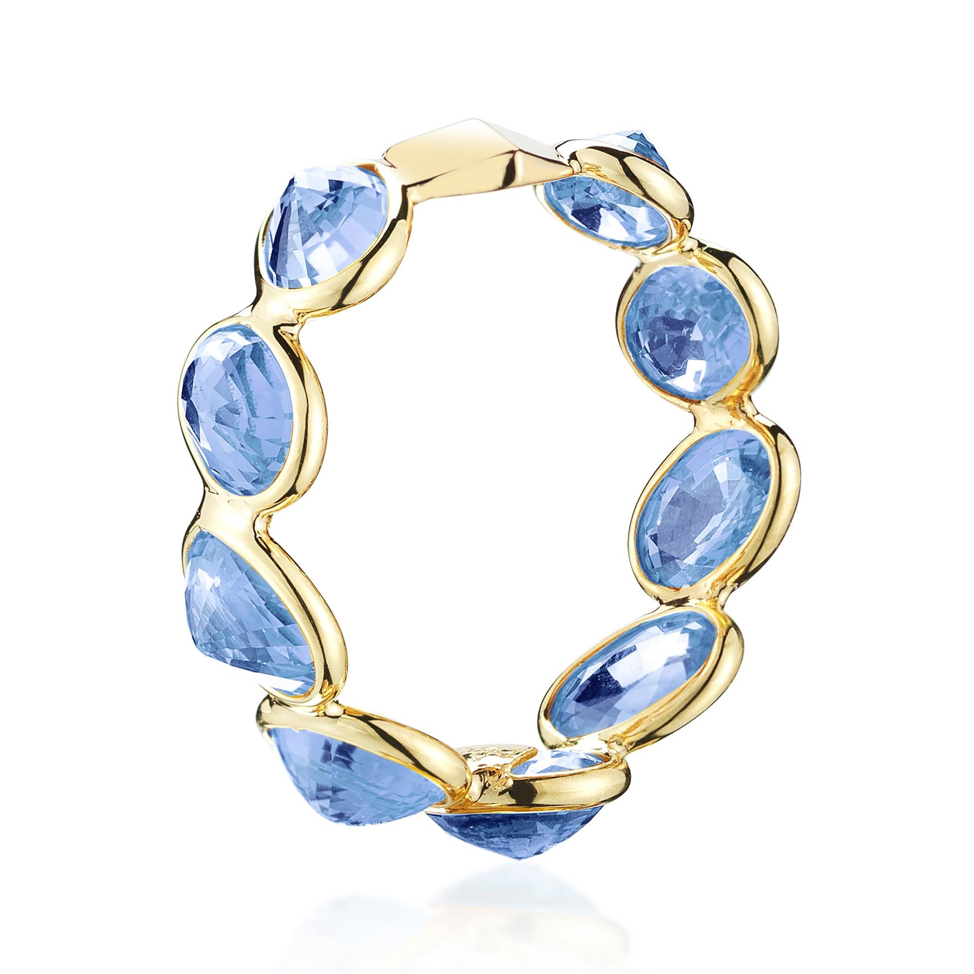 The 18kt yellow gold Ombré band set with multishade oval blue sapphires at 11 o'clock® with signature Brillante® motif.

An ode to the Mediterranean Sea, Paolo Costagli crafts sparkling blue sapphires into a ring made with 18kt yellow gold. The ring