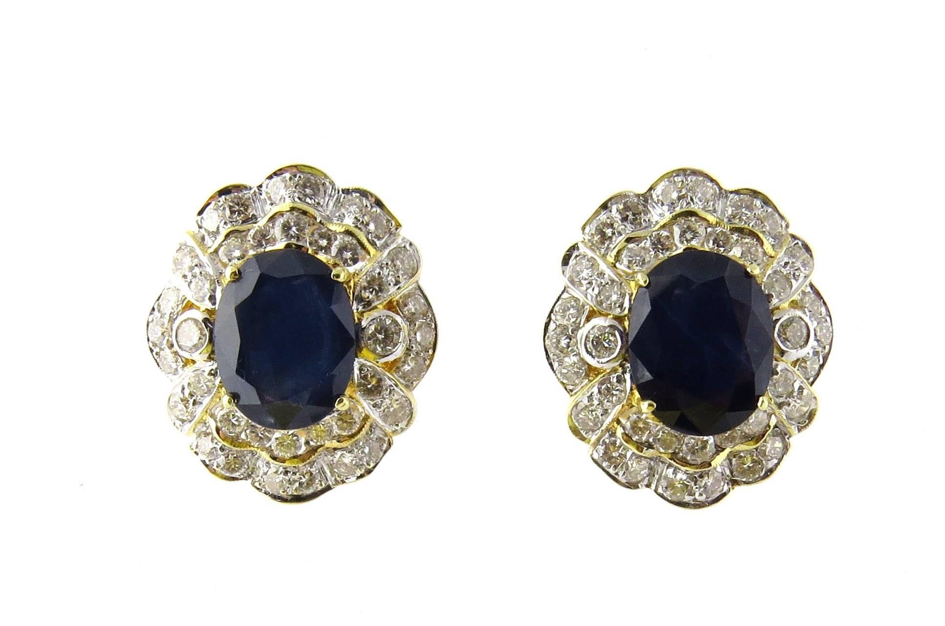 Vintage 18K Yellow Gold Blue Sapphire and Diamond Earrings 

Large Pierced

 13.0 g 8.3 dwt

 Tested and marked 18K

 Sapphire is 11 mm by 9 mm


Each earring has 38 diamonds Diamonds total 2.75 cts for both earrings.


SI1 - VS2 clarity, G-H