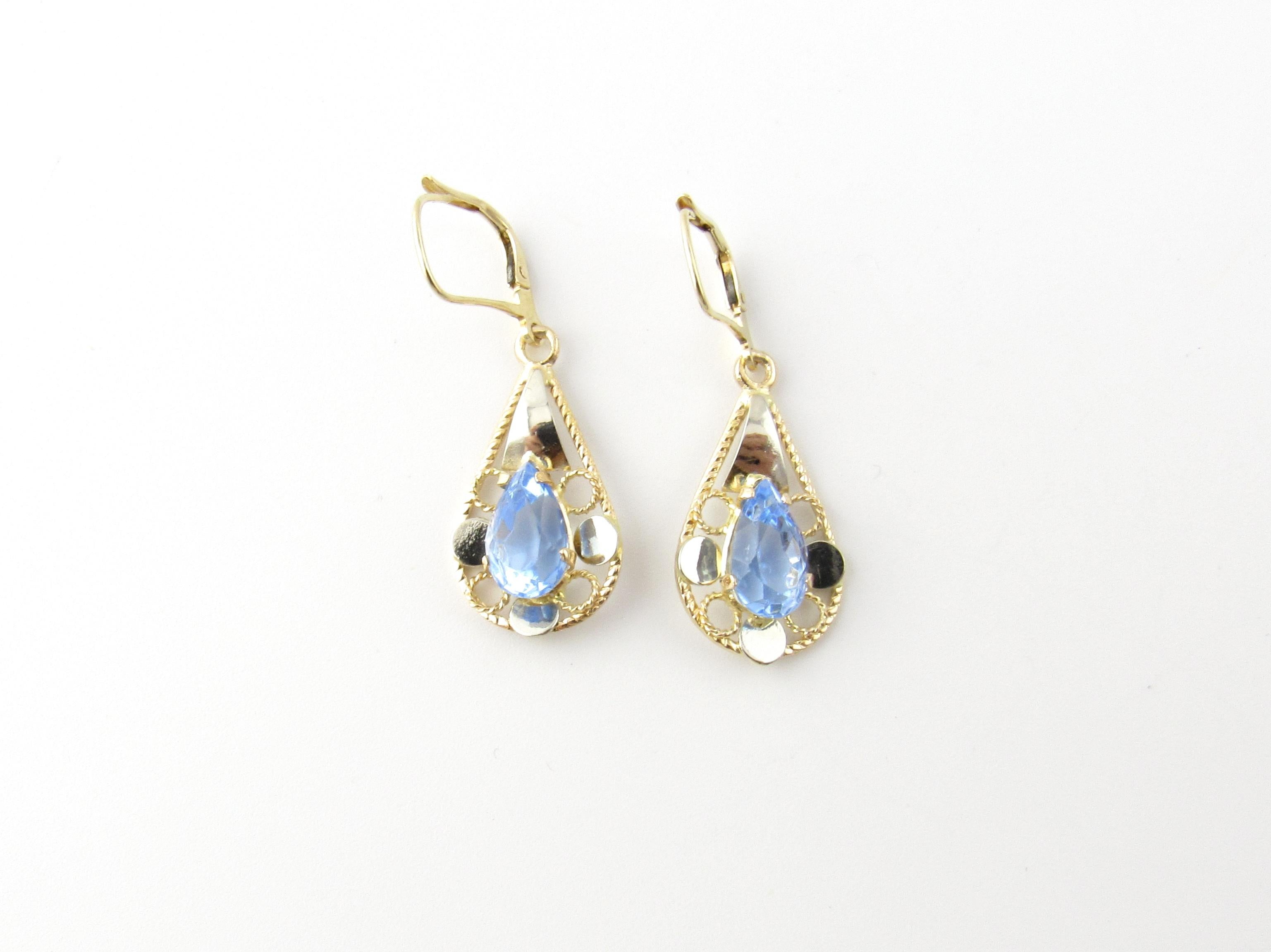 Vintage 18 Karat Yellow Gold Blue Topaz Earrings

These elegant dangling earrings each feature one pear-shaped blue topaz (10 mm x 7 mm) set in beautifully detailed 18K yellow gold.

Size: 34 mm x 12 mm

Weight: 2.6 dwt. / 4.1 gr.

Stamped: