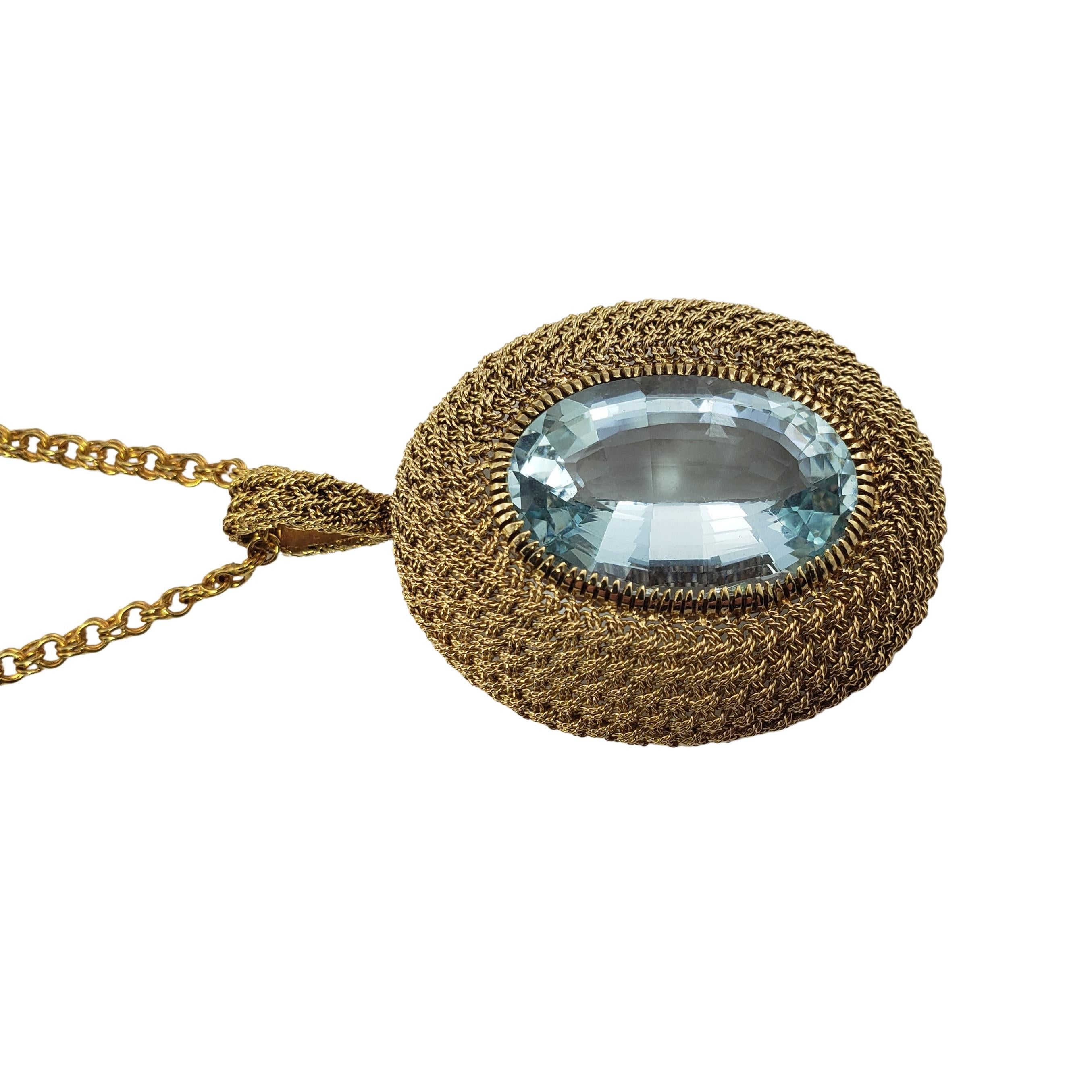Oval Cut 18 Karat Yellow Gold Aquamarine Pendant Necklace For Sale