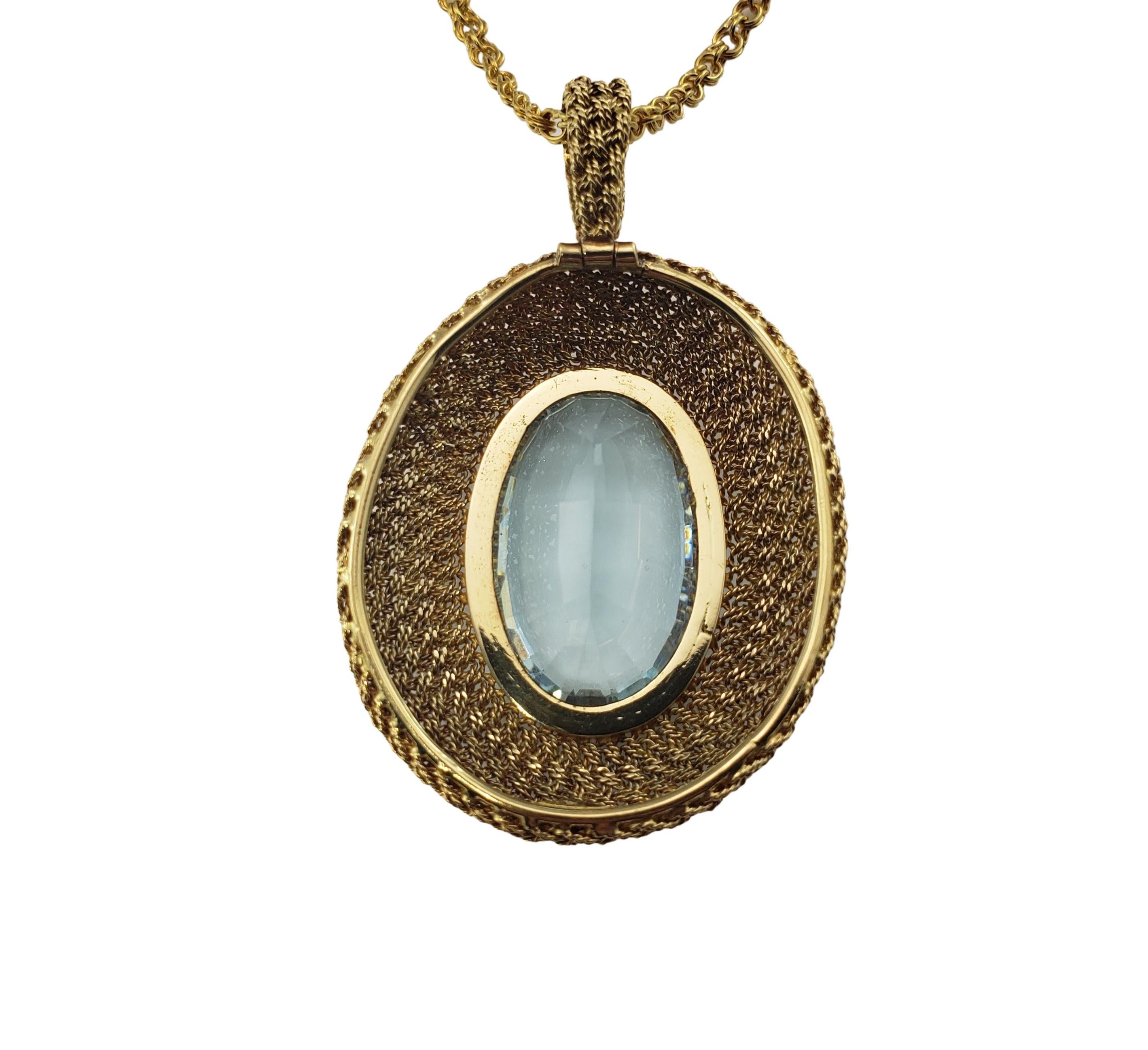 18 Karat Yellow Gold Aquamarine Pendant Necklace In Good Condition For Sale In Washington Depot, CT