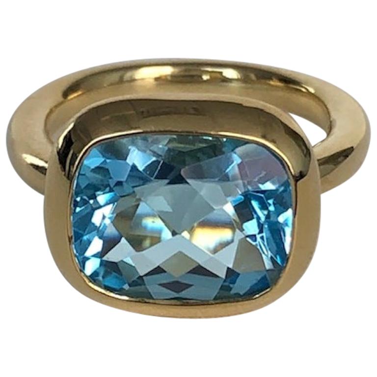 18 Karat Yellow Gold Blue Topaz Ring, "Polo Collection" For Sale