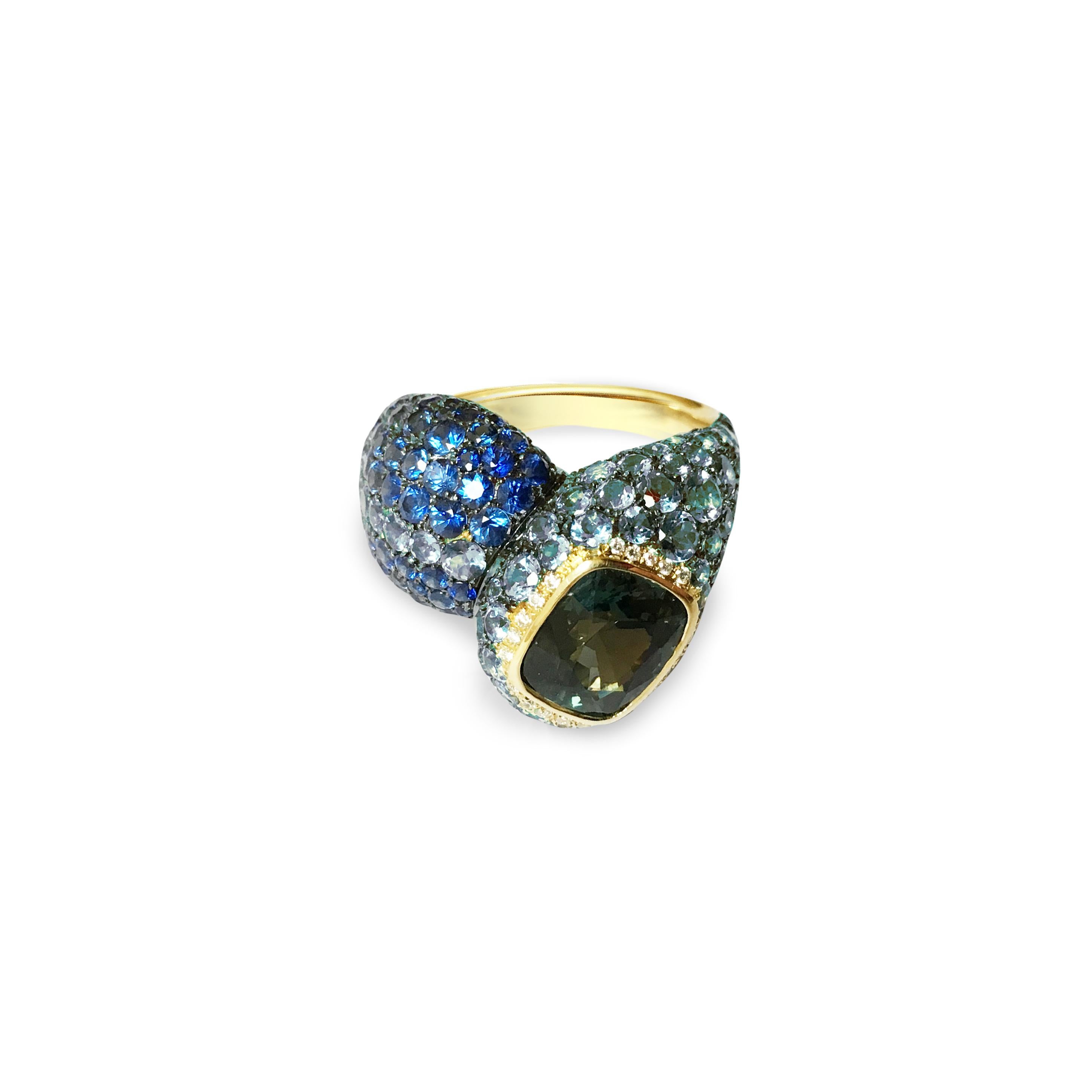 Encircling the finger in a fluid motion like an embrace, the untwisted band is expertly bejewelled with exquisite blue sapphires and aquamarines leading to an elegant rectangular green spinel, surrounded by brilliant cut diamonds.

Bluish Green