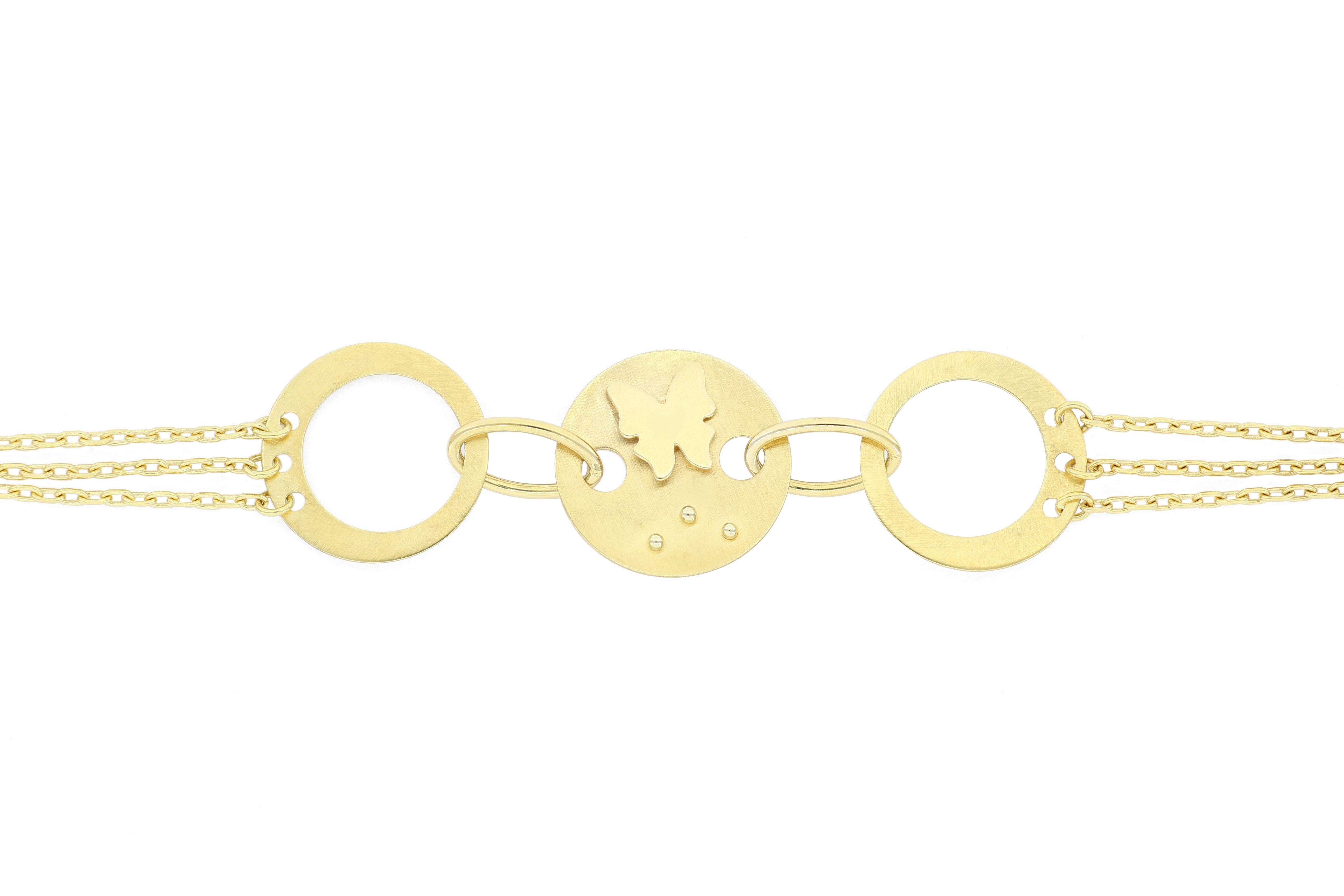 A stylish 18 Karat gold bracelet, designed and made in Italy, with fabulous craftsmanship,  fashionable and unique.
The company was founded one and a half centuries ago in Macau. The brand is renowned for its high jewellery collections with fabulous