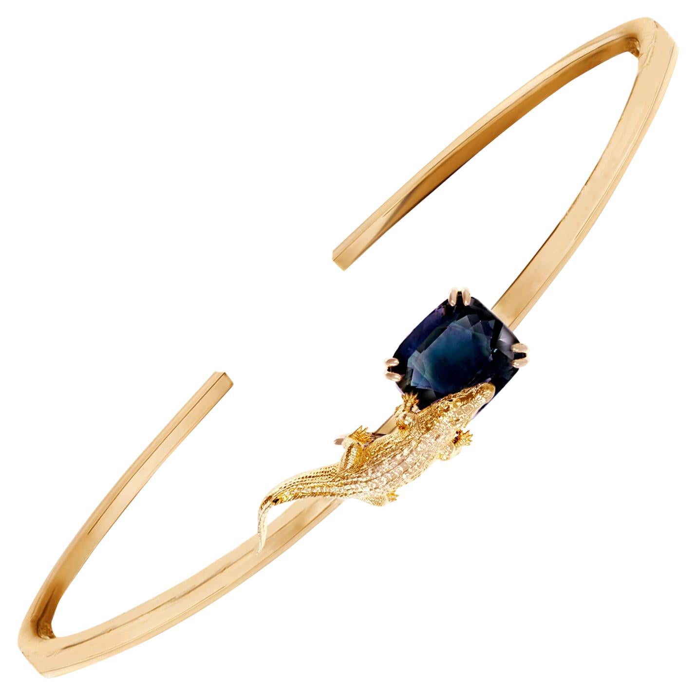 Eighteen Karat Yellow Gold Contemporary Bracelet with Three Carats Blue Sapphire For Sale