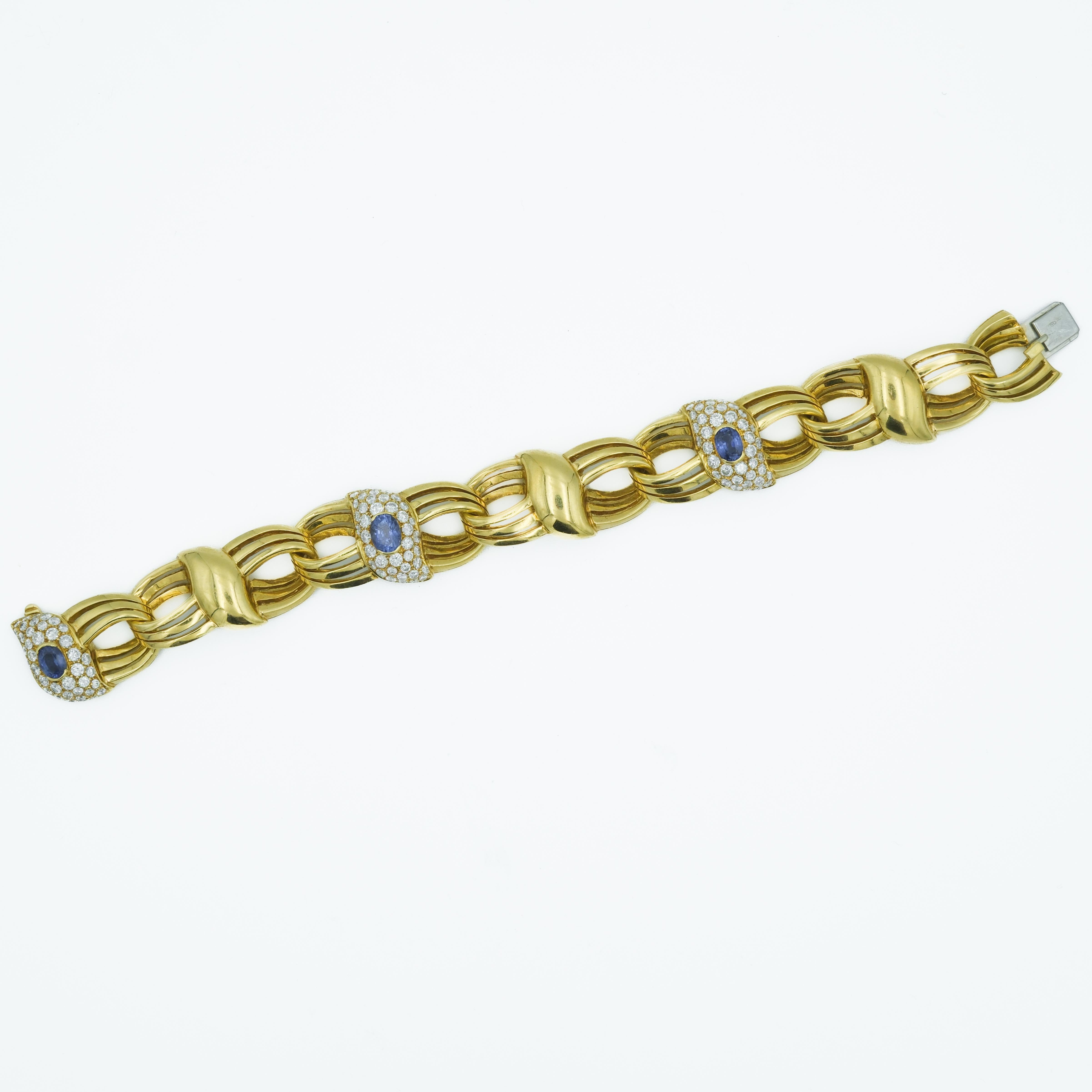 Armband aus 18 Karat Gelbgold mit blauen Saphiren und Diamanten (Moderne) im Angebot