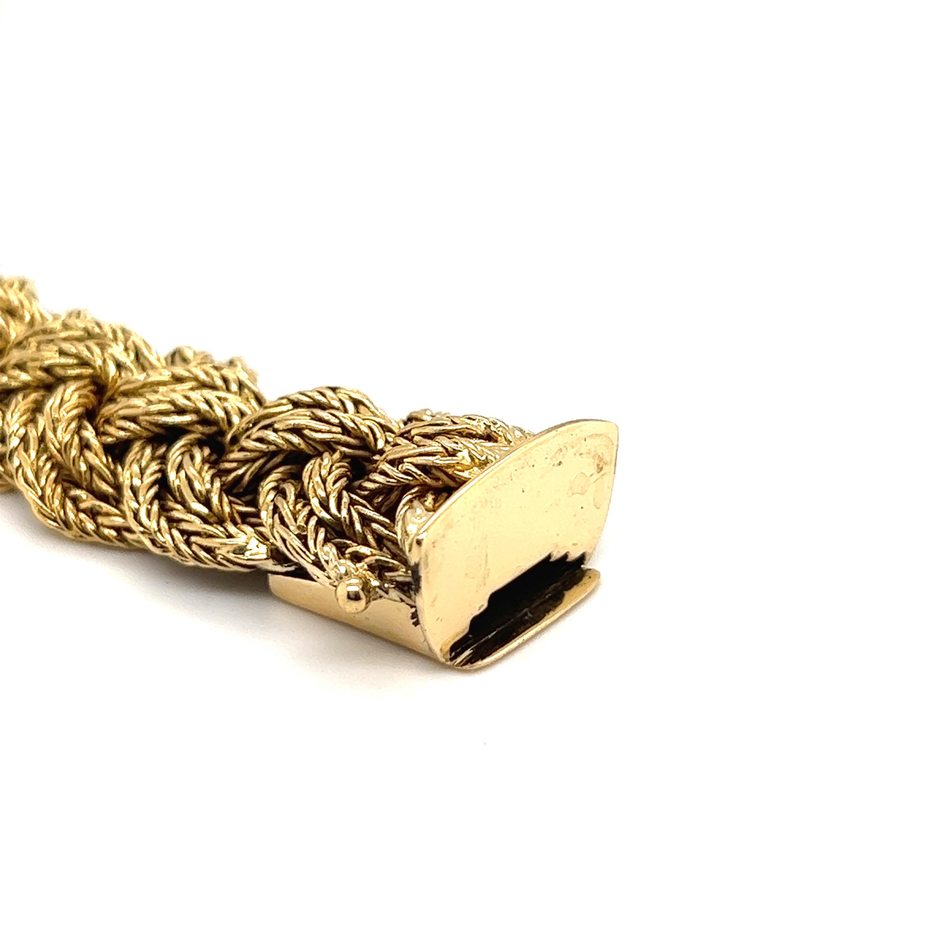 Bracelet en or jaune 18 carats avec motif tressé Bon état - En vente à Zurich, CH