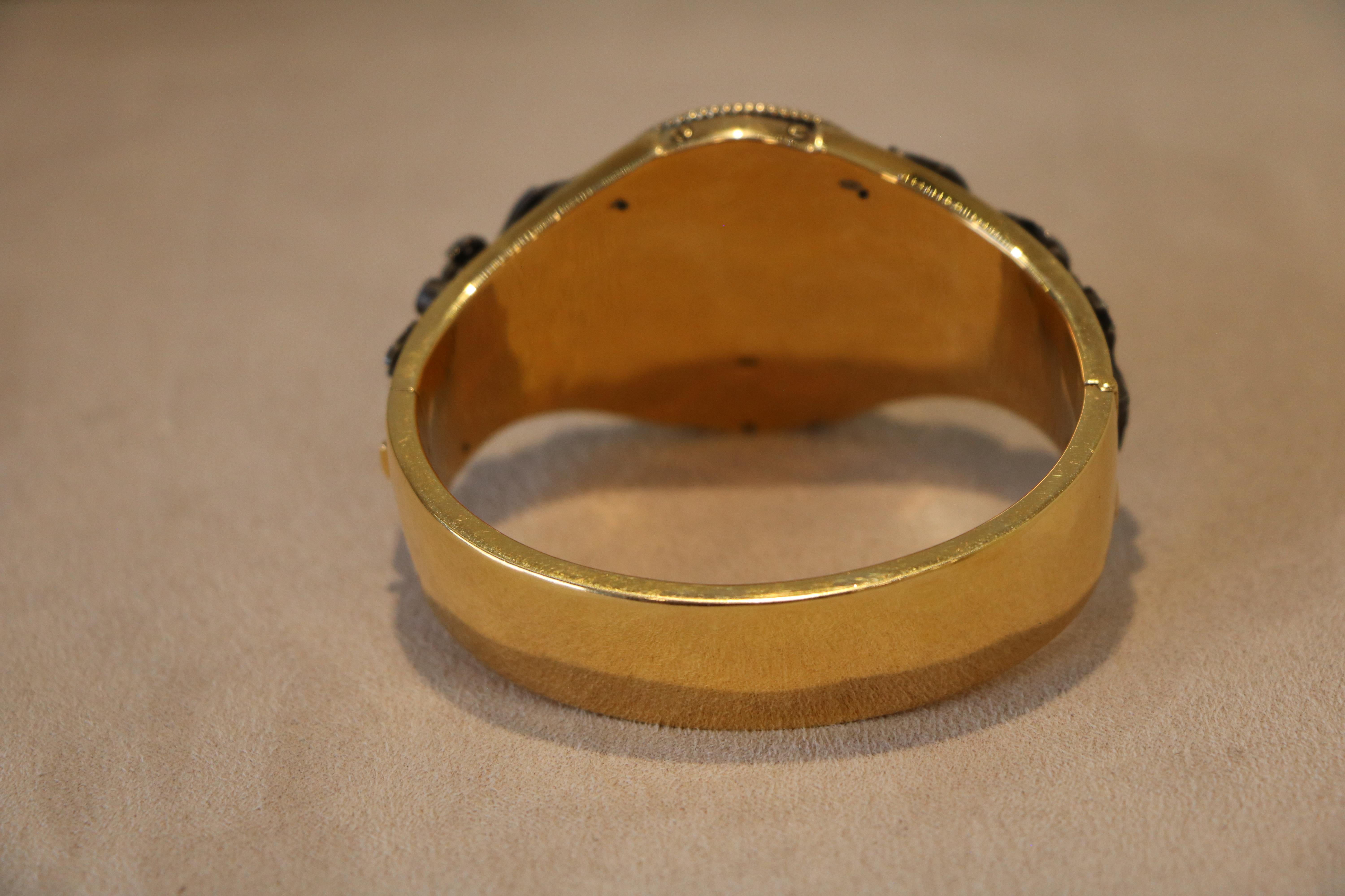 Bracelet en or jaune 18 carats avec émail et diamants Pour hommes en vente