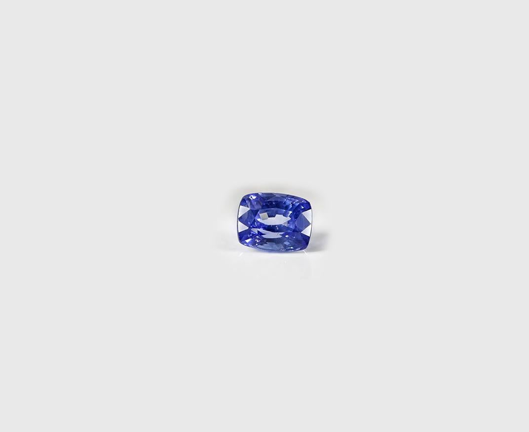 This 18 karat yellow gold Mesopotamian contemporary bangle bracelet is encrusted with GIL certified 7.96 carats cornflower sapphire.

You can order this piece in white, rose or yellow gold, with spinel, sapphire, rhodolite garnet, emerald, Paraiba