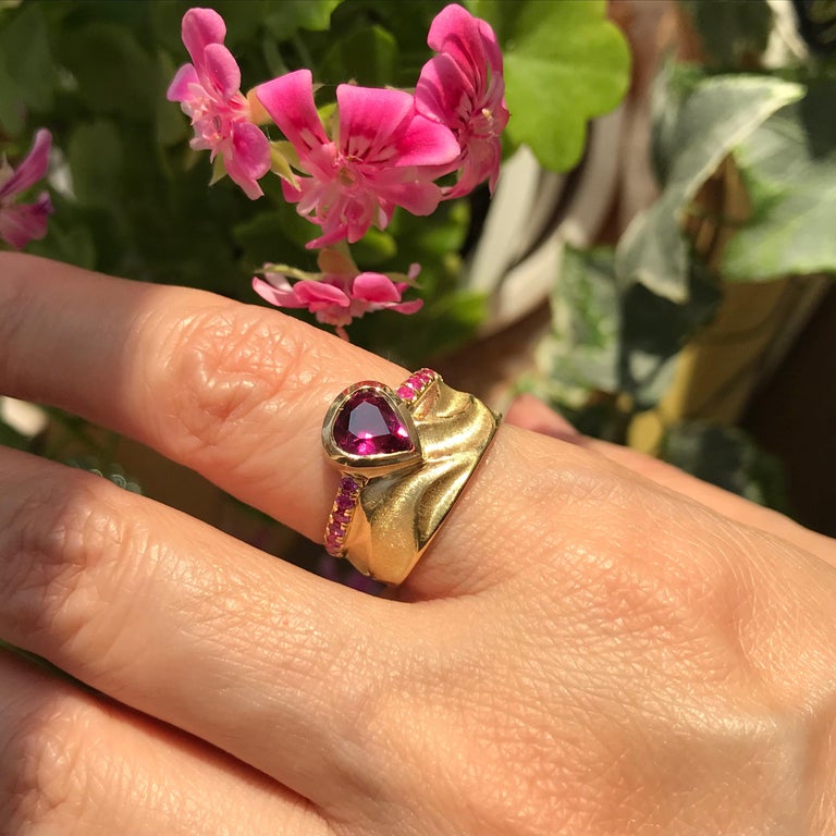 18 Karat Yellow Gold Texture Ring with 1.2 Carat Rhodolite Garnet Pink ...