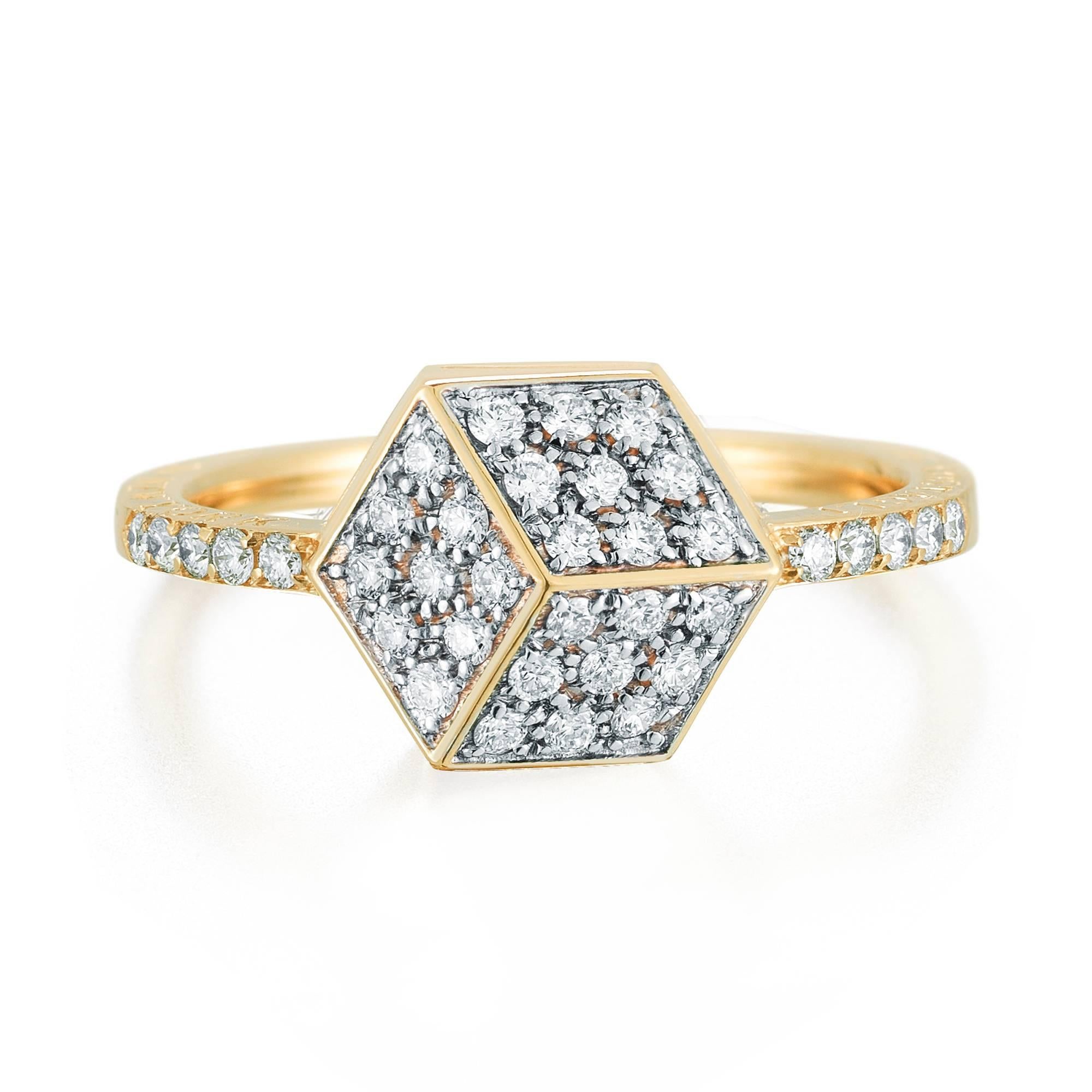 18kt yellow gold Brillante® ring set with diamonds.

Translated from a quintessential Venetian motif, the Brillante® jewelry collection combines strong jewelry design, cutting edge technology and fine engineering.

A bracelet from this iconic and