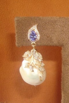 18 Karat Yellow Gold, Brilliant Cut Diamonds, Tanzanite and Pearl Earrings