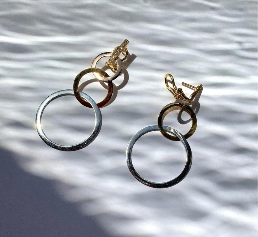 Women's 18 Karat Gold 0.20 Carats White Diamond Dangle Hoops Earrings For Sale