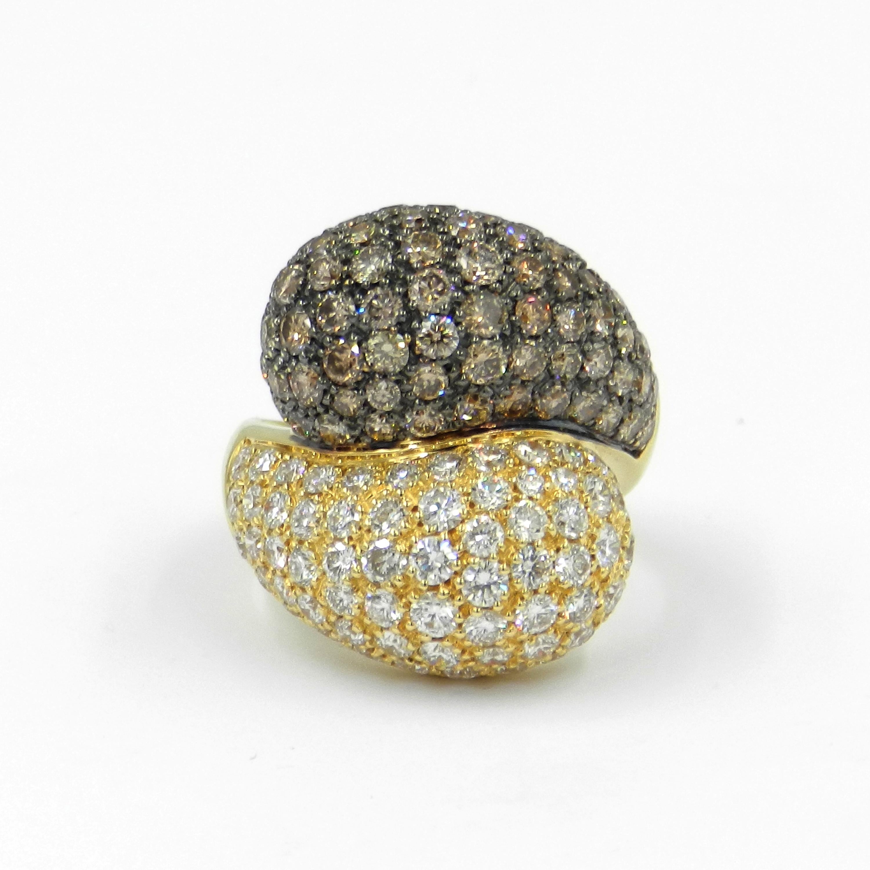 Contemporary 18 Karat Yellow Gold Brown and White Diamonds Pavè Contrarier Garavelli Ring For Sale