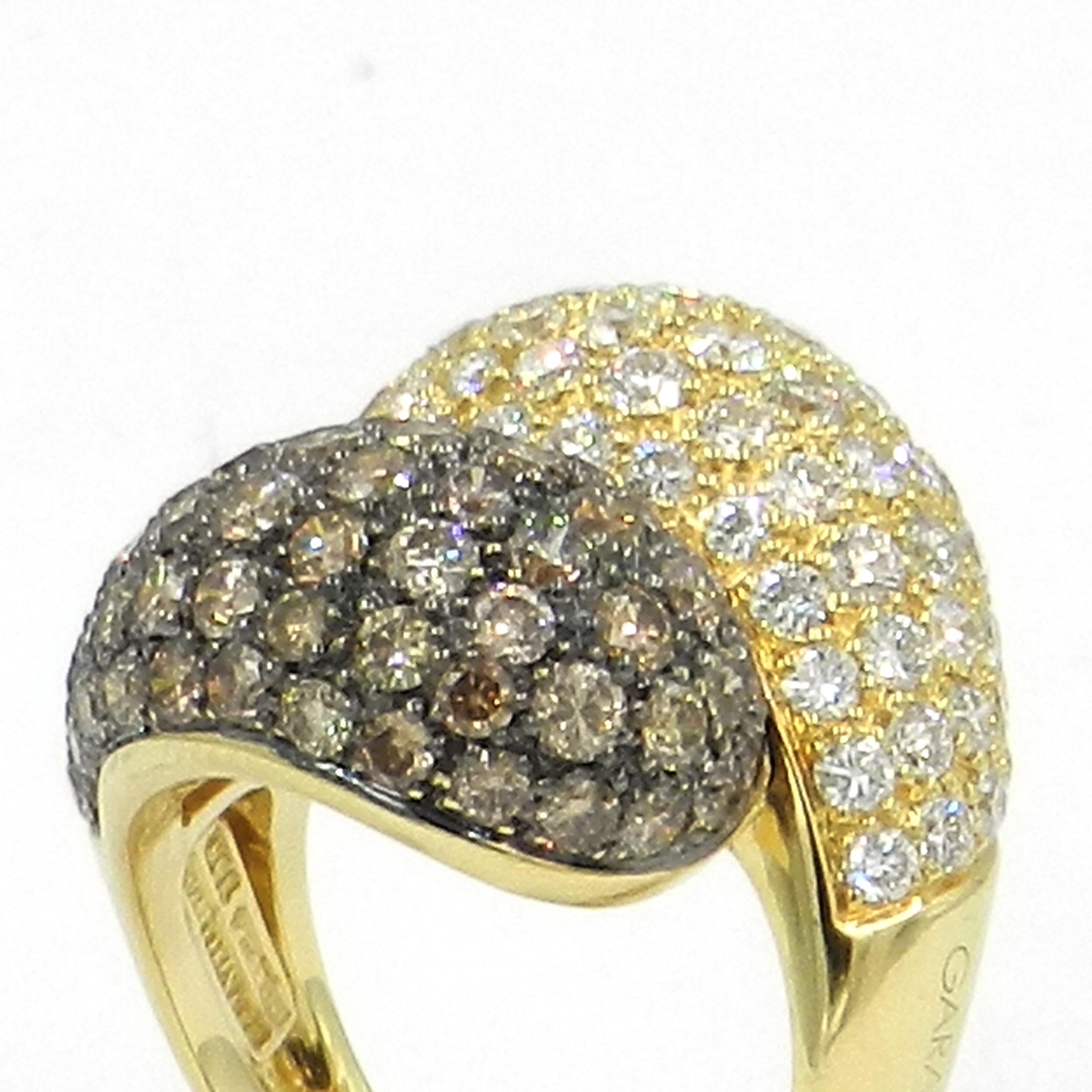 Round Cut 18 Karat Yellow Gold Brown and White Diamonds Pavè Contrarier Garavelli Ring For Sale