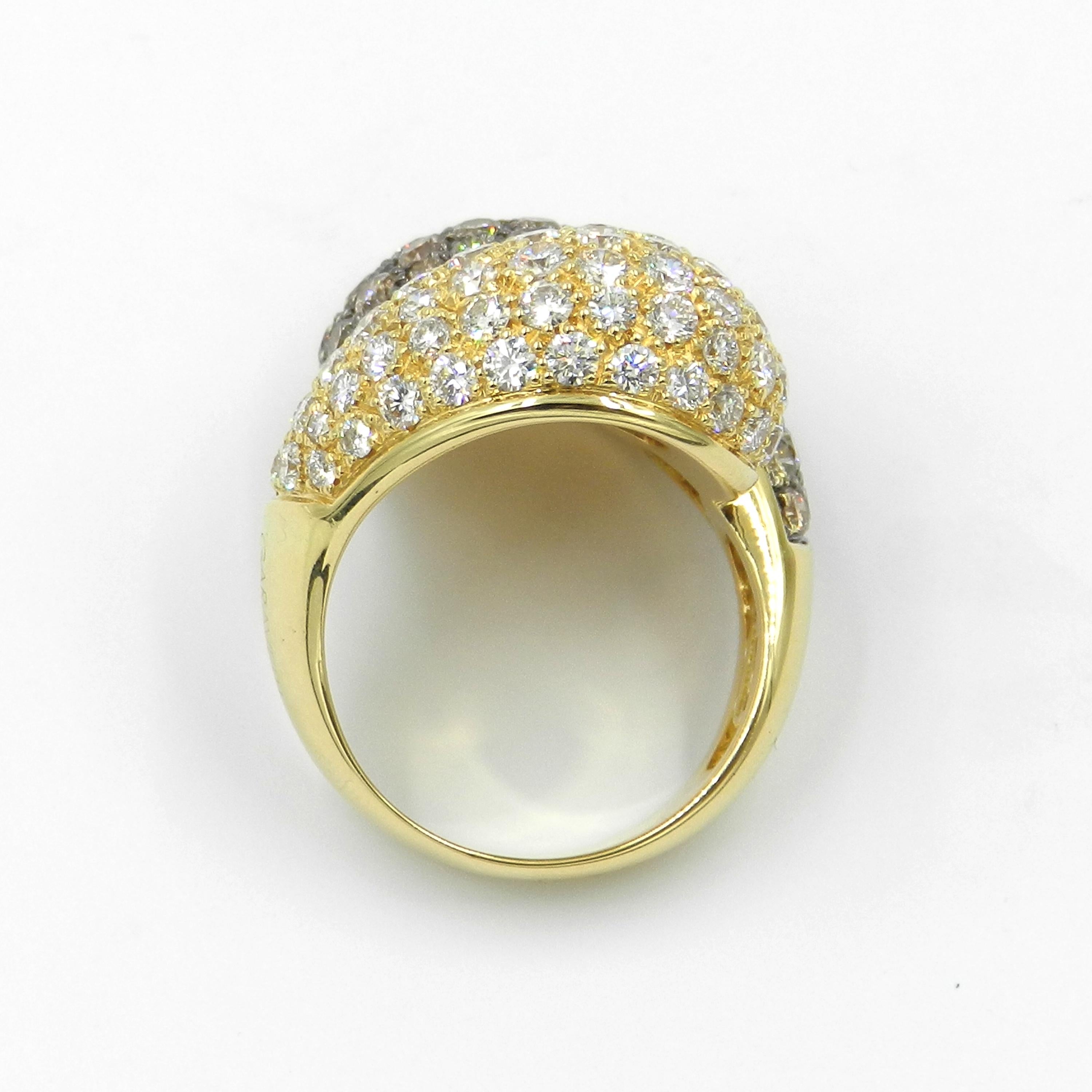 18 Karat Yellow Gold Brown and White Diamonds Pavè Contrarier Garavelli Ring In New Condition For Sale In Valenza, IT