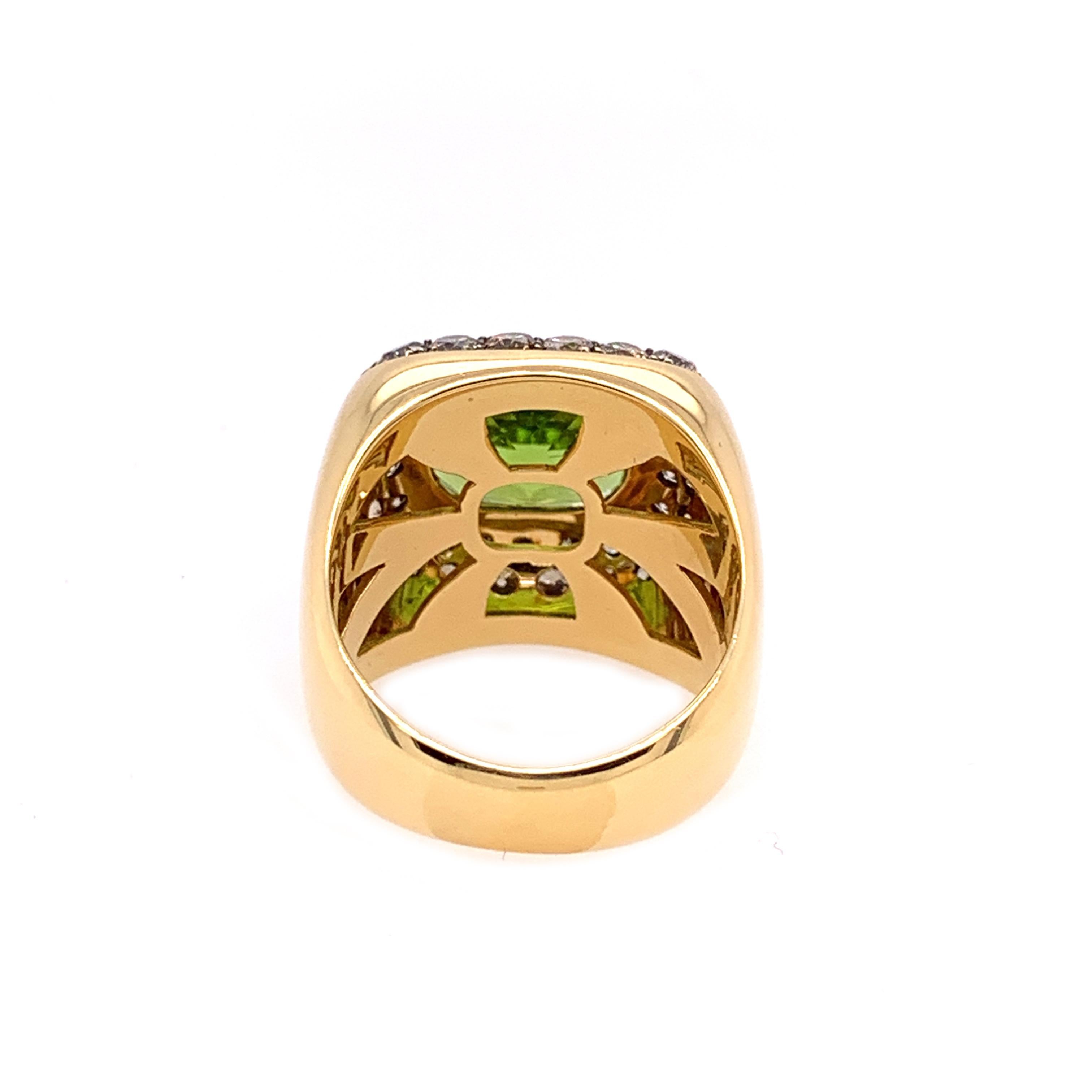 Ring aus 18 Karat Gelbgold mit braunen Diamanten und Peridot (Zeitgenössisch) im Angebot