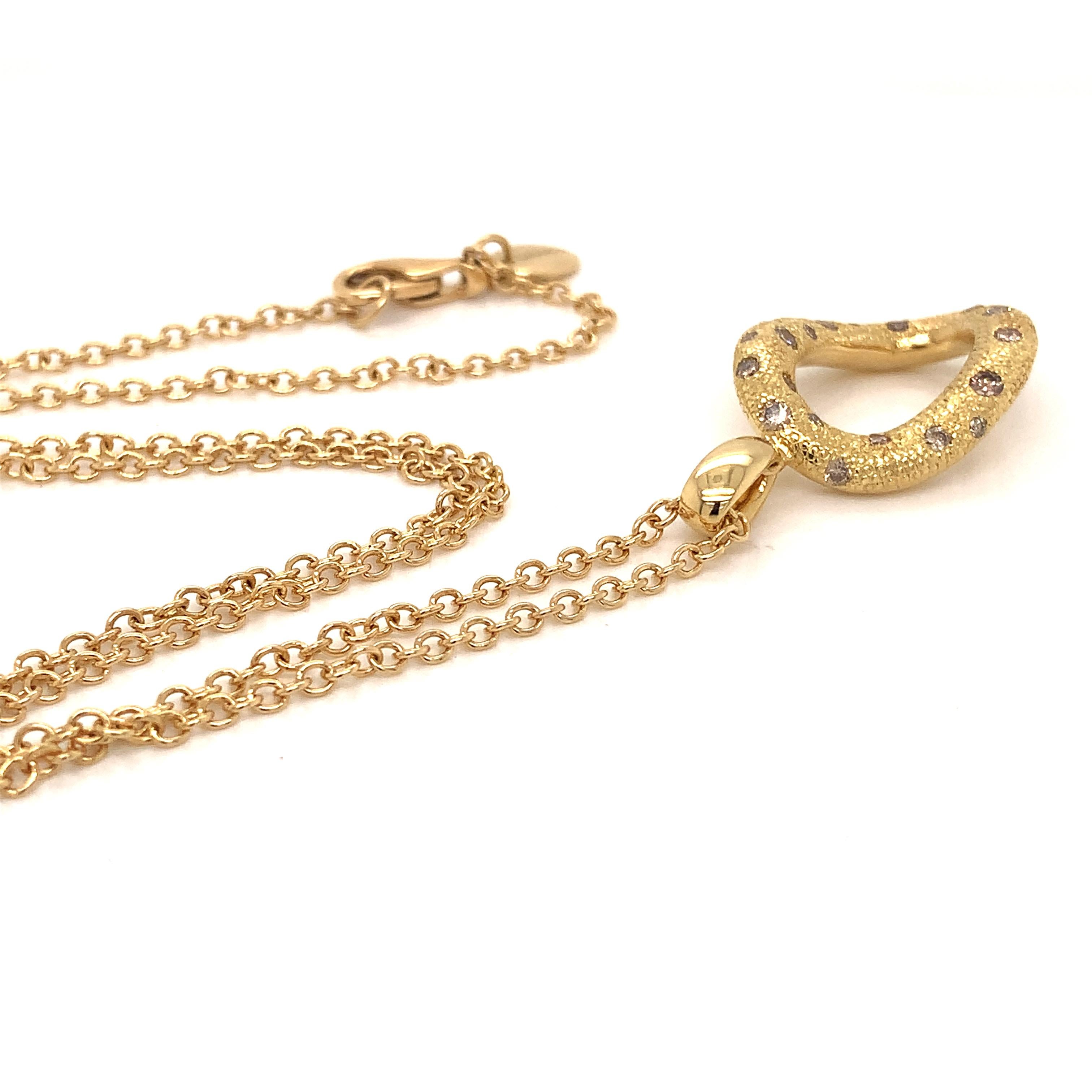 18 Karat Yellow Gold Brown Diamonds  GARAVELLI Pendant with chain  , set in an artisanal scattered way, with hand hammered gold surface among the brown diamonds. Matching earrings also available. 
Total Pendant Lenght 30 mm ( including the bale); 