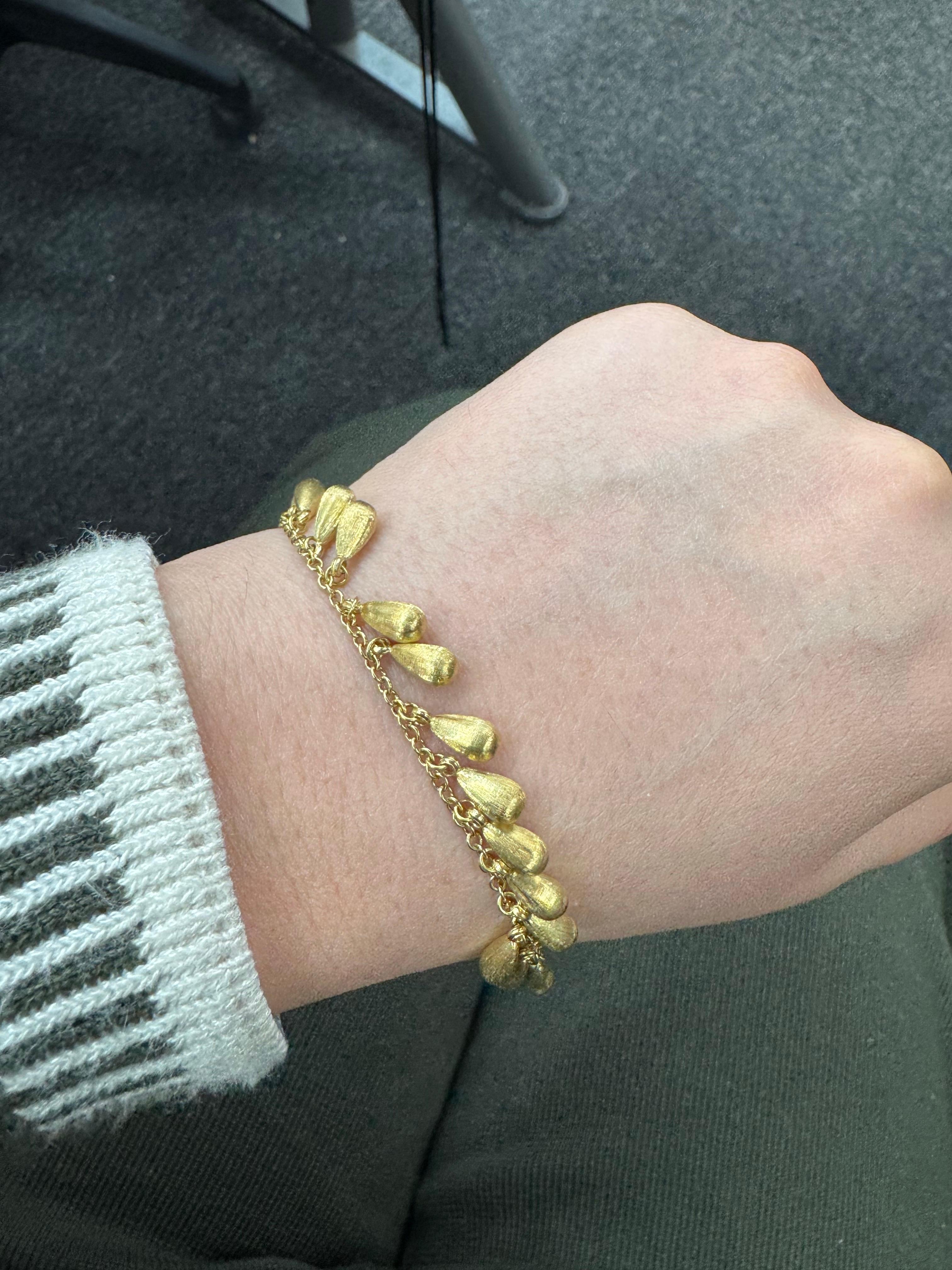 Contemporary 18 Karat Yellow Gold Brush Finished Tear Drop Link Bracelet 12.6 Grams For Sale