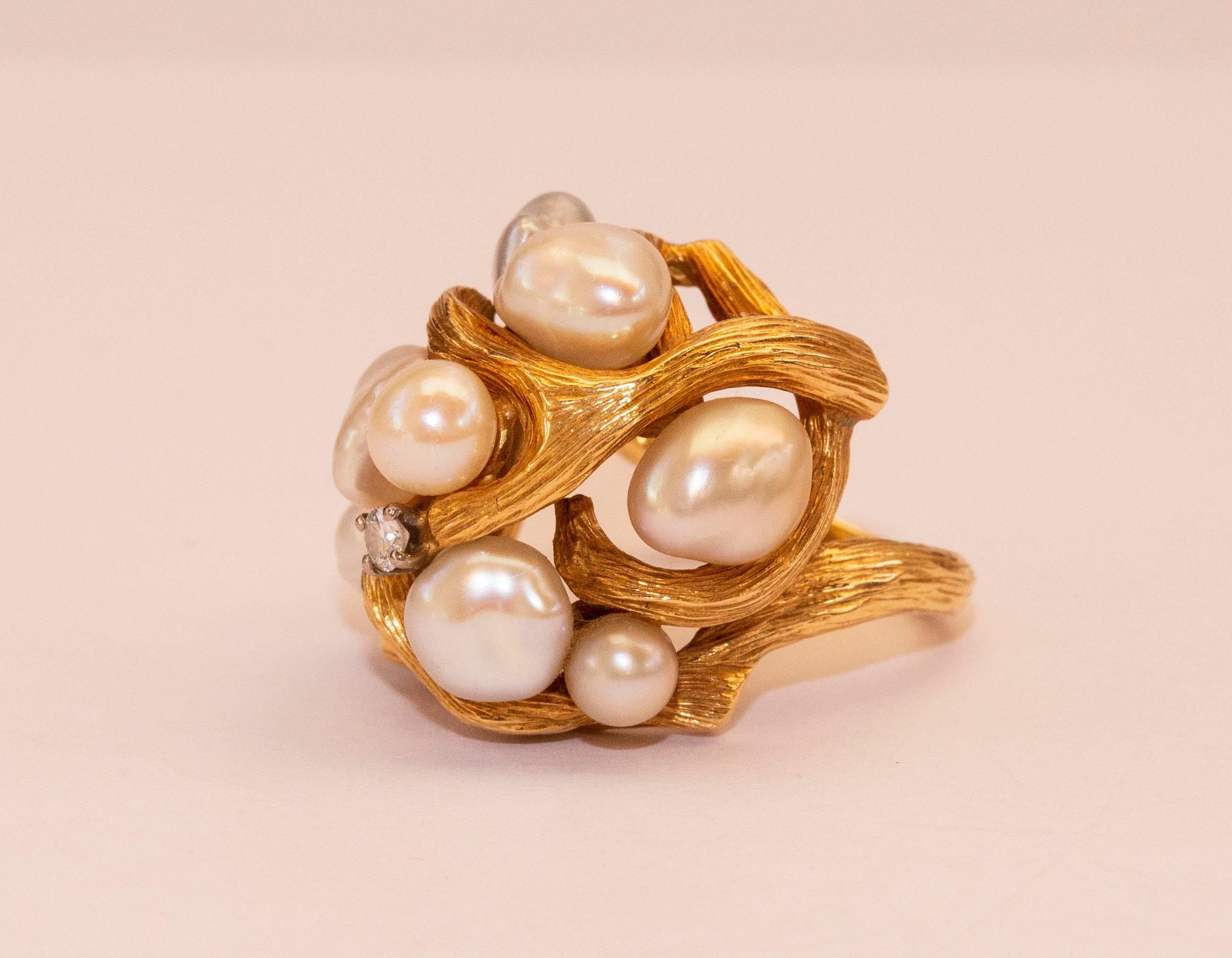 18 Karat Yellow Gold Brutalist Organic Cocktail Ring with Pearls and Diamond In Good Condition For Sale In Arnhem, NL