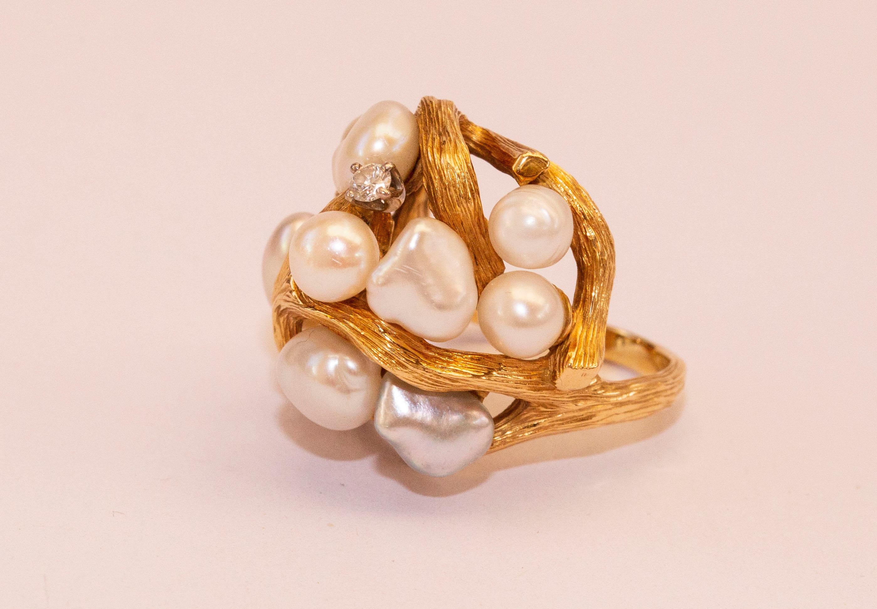 18 Karat Yellow Gold Brutalist Organic Cocktail Ring with Pearls and Diamond For Sale 2