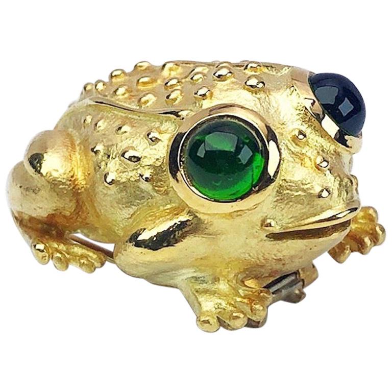 18 Karat Yellow Gold Bullfrog Brooch with Cabochon Green Tourmaline Eyes For Sale
