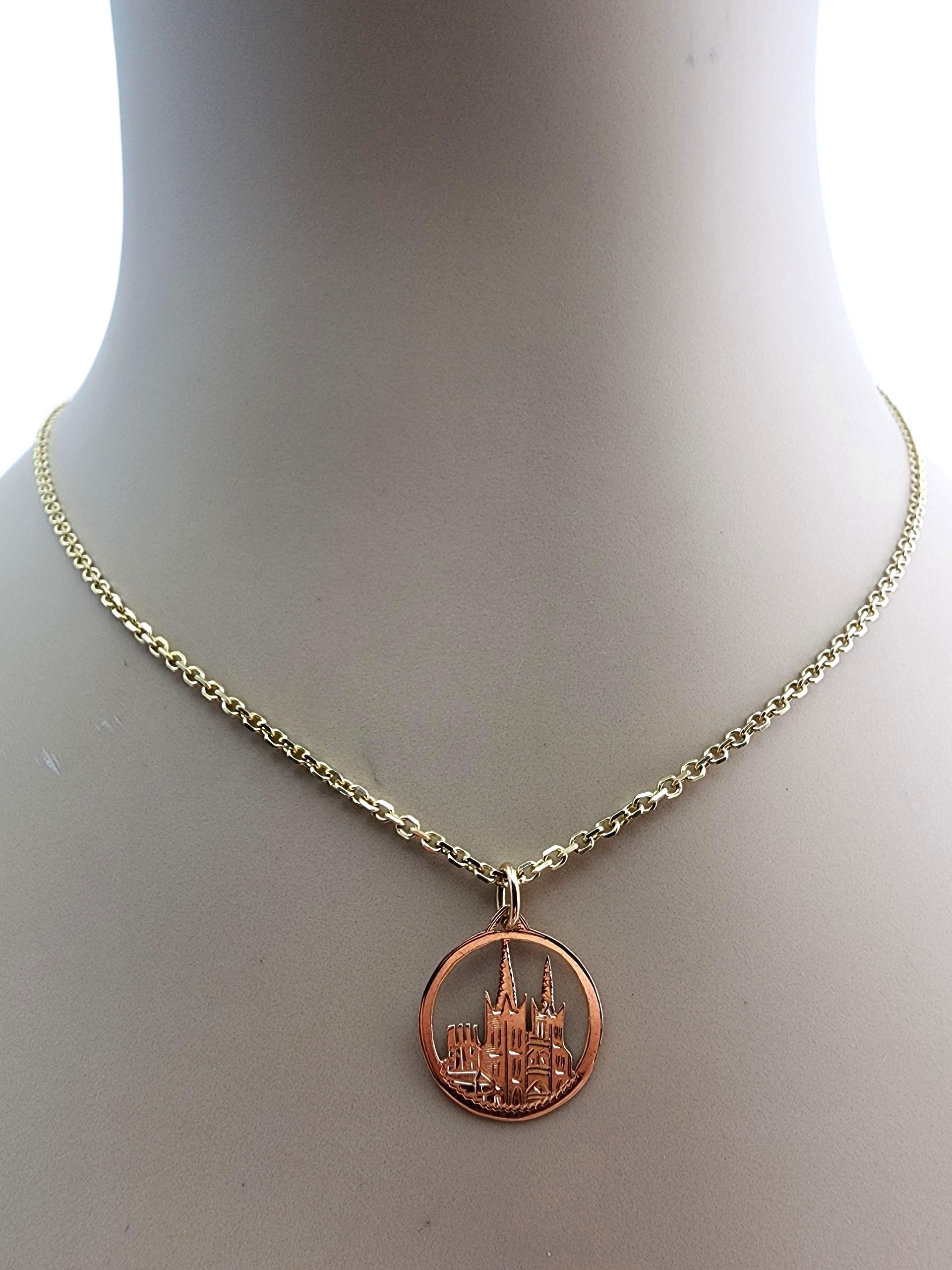 Or jaune 18 carats Burgos Cathedral Spain Charm #23591 en vente 3