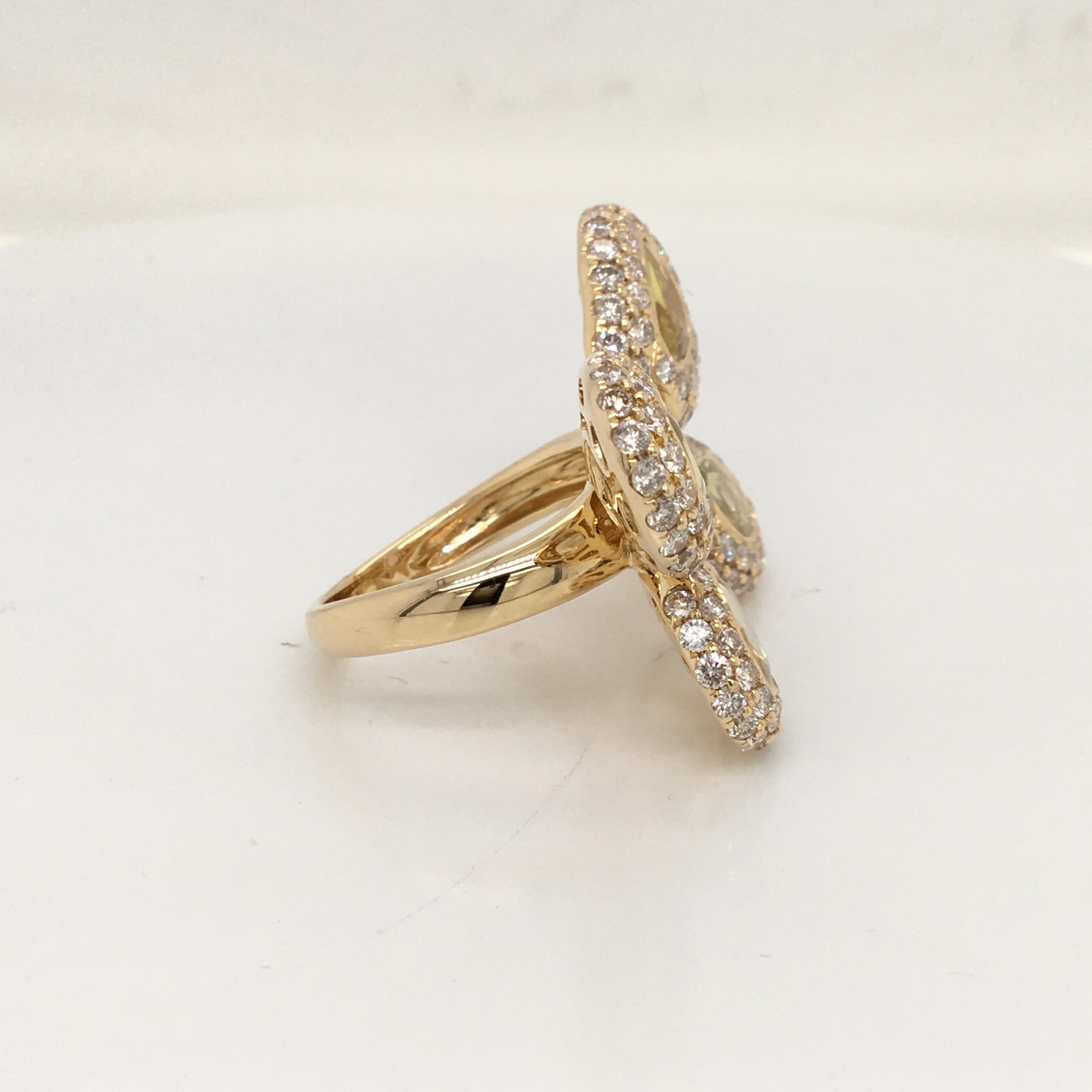 18 Karat Yellow Gold Butterfly Ring with Diamonds and Yellow Sapphires In New Condition For Sale In MIlan, IT