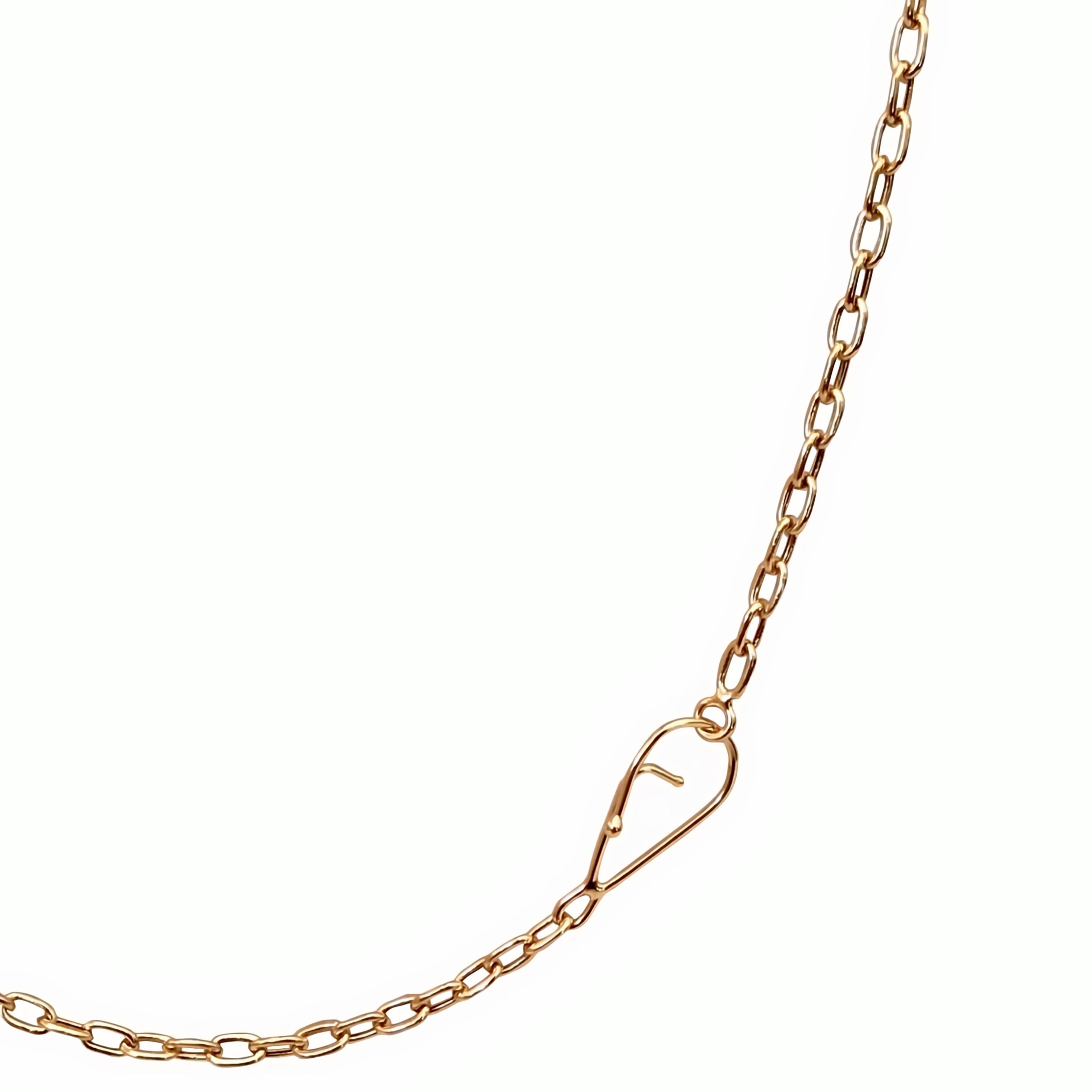 18 Karat vintage-inspired solid yellow gold chain with a handmade secure clasp.
Ideal to wear with pendants, layered with other chains or just by itself.
Gauge:  3.00 mm
Length : 46.00 cm 
Hallmark: London’s Goldsmiths’ Company –  Assay Office (