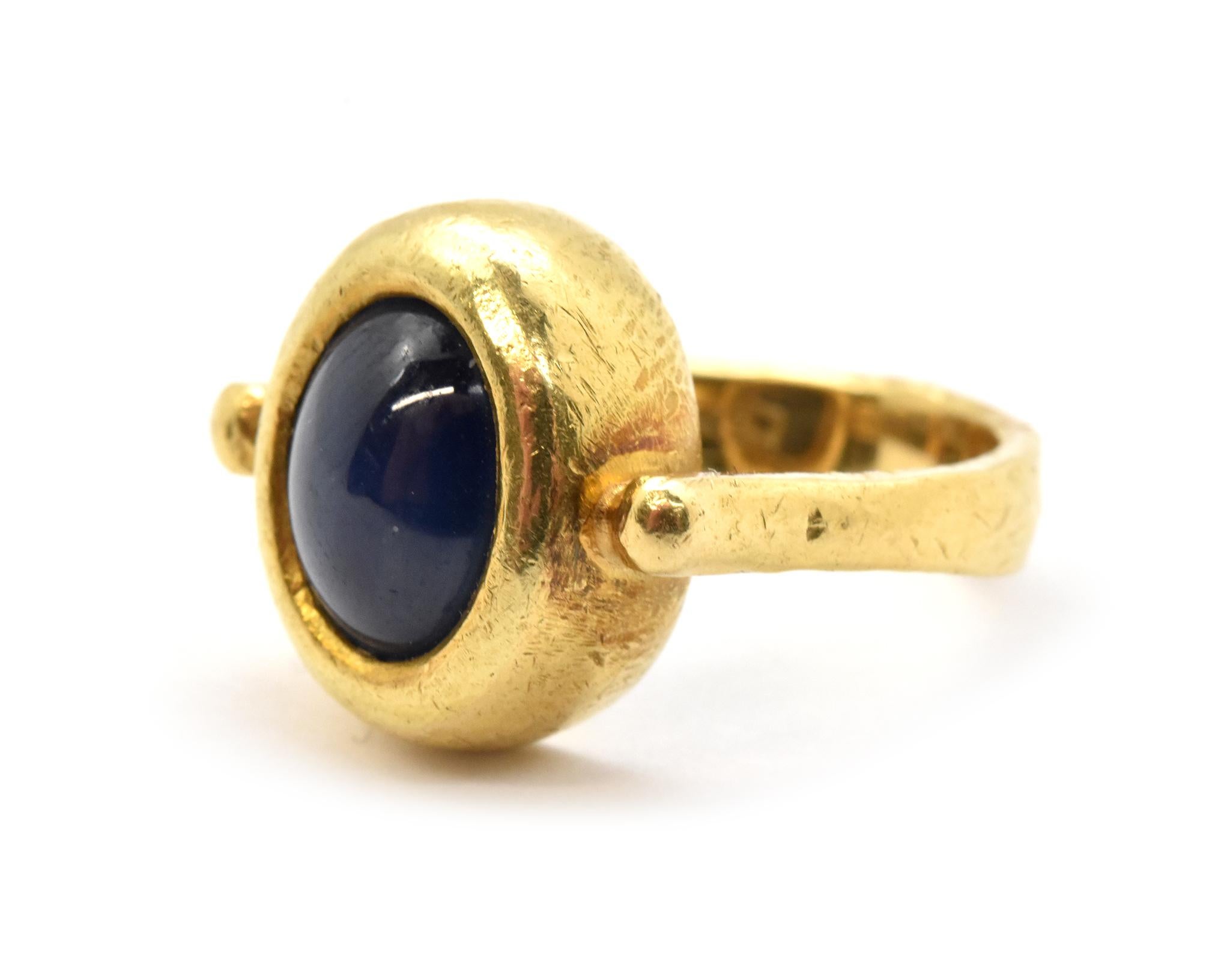 Modern 18 Karat Yellow Gold Cabochon Blue Sapphire Ring