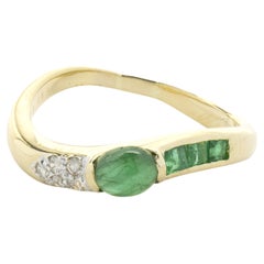 Ring aus 18 Karat Gelbgold mit Cabochon-Smaragd und Diamant