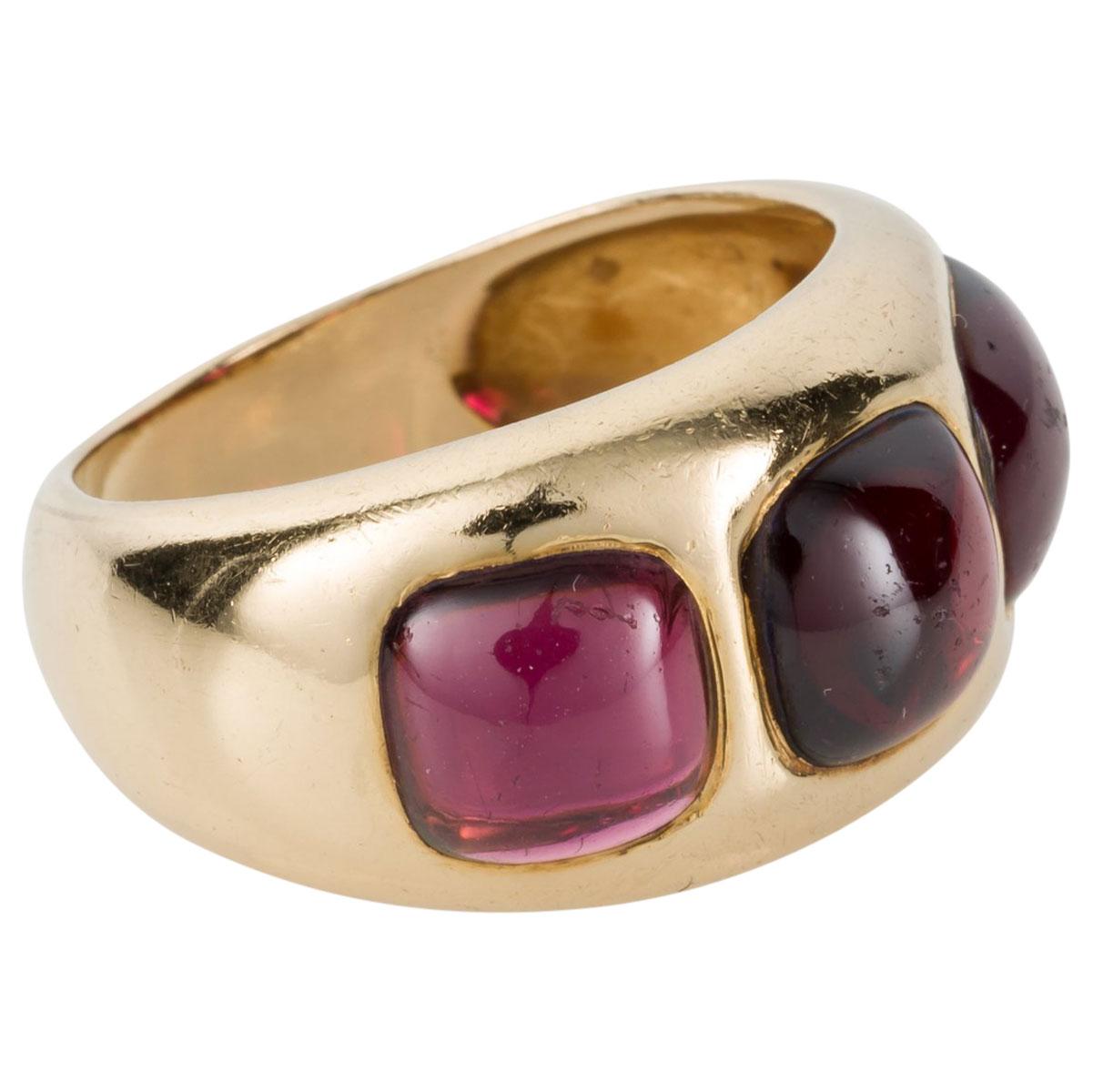Contemporary 18 Karat Yellow Gold Cabochon Garnet Ring For Sale
