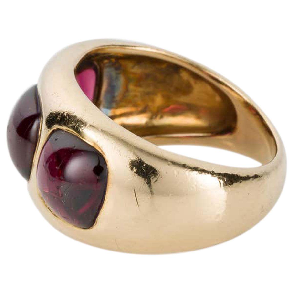 18 Karat Yellow Gold Cabochon Garnet Ring In Good Condition For Sale In QLD , AU