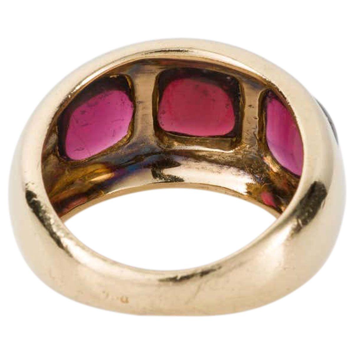 Women's or Men's 18 Karat Yellow Gold Cabochon Garnet Ring For Sale