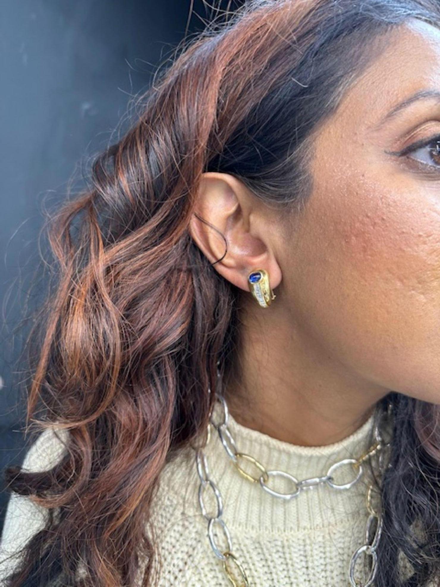 Or jaune 18 carats  Boucles d'oreilles Cabochon Saphir Diamant en vente 2